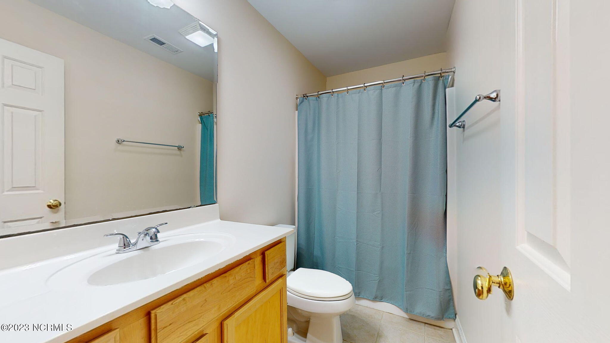 905 Ocean Boulevard, 2