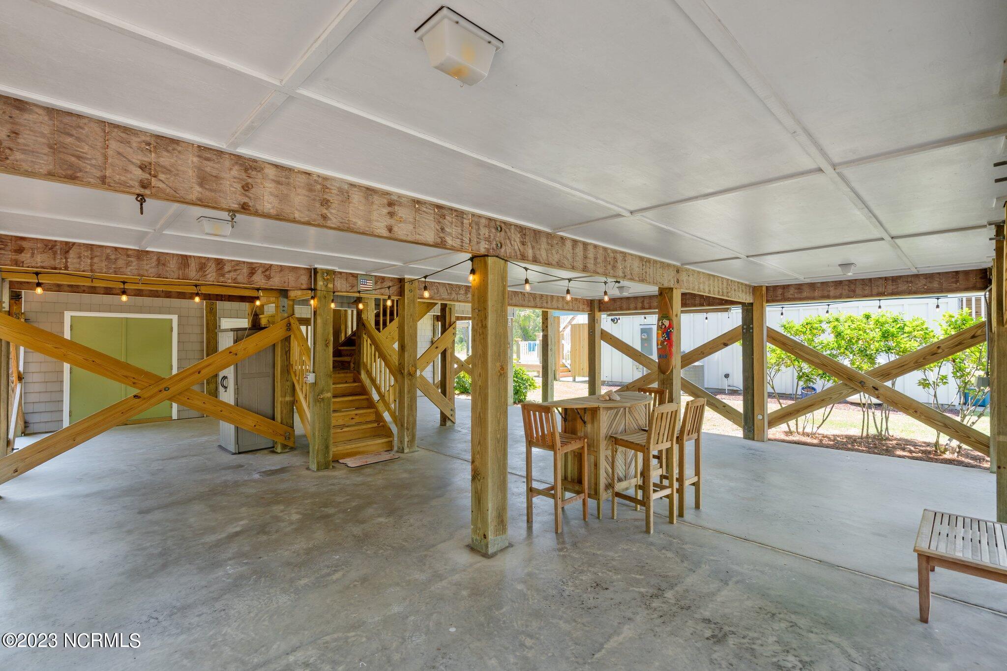 905 Ocean Boulevard, 2