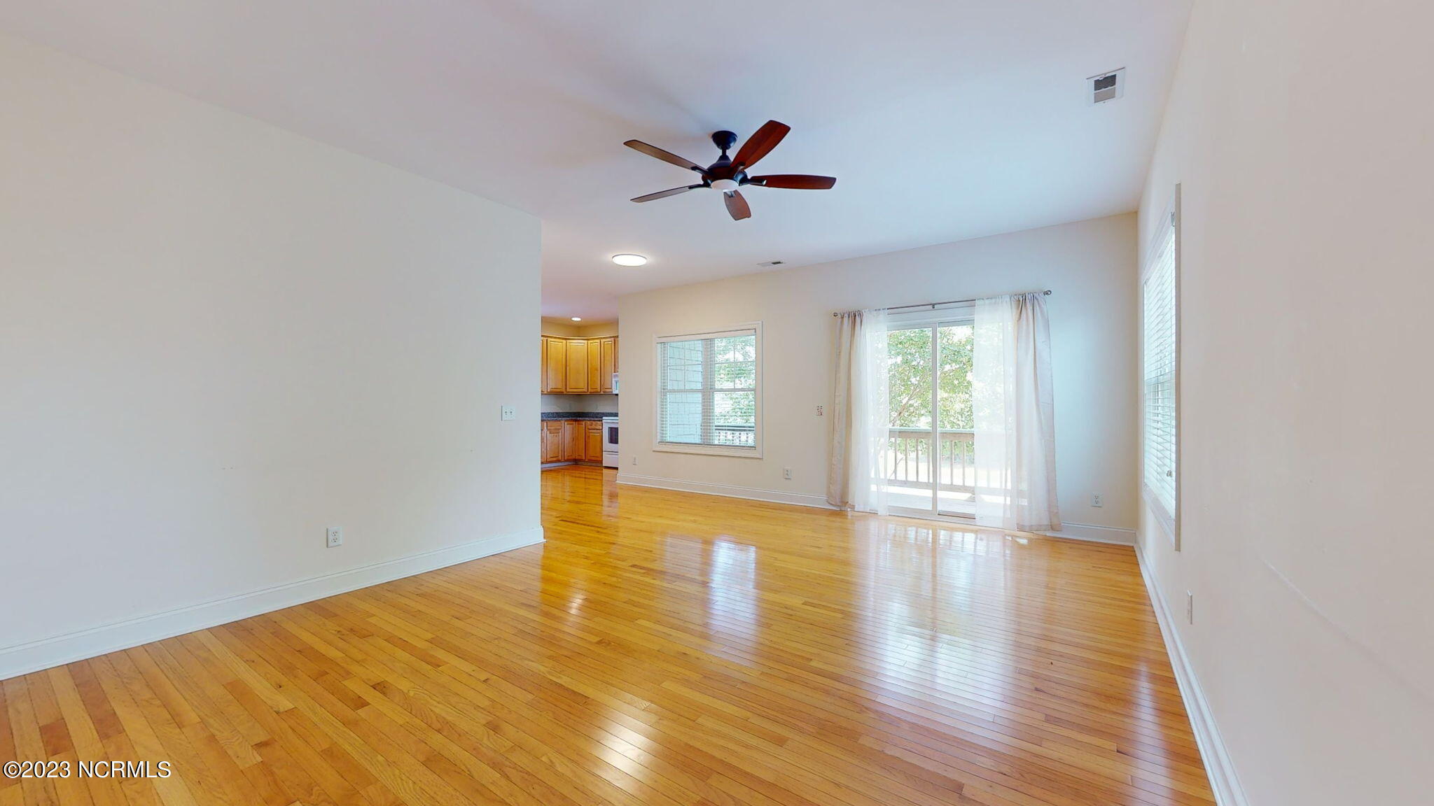 905 Ocean Boulevard, 2