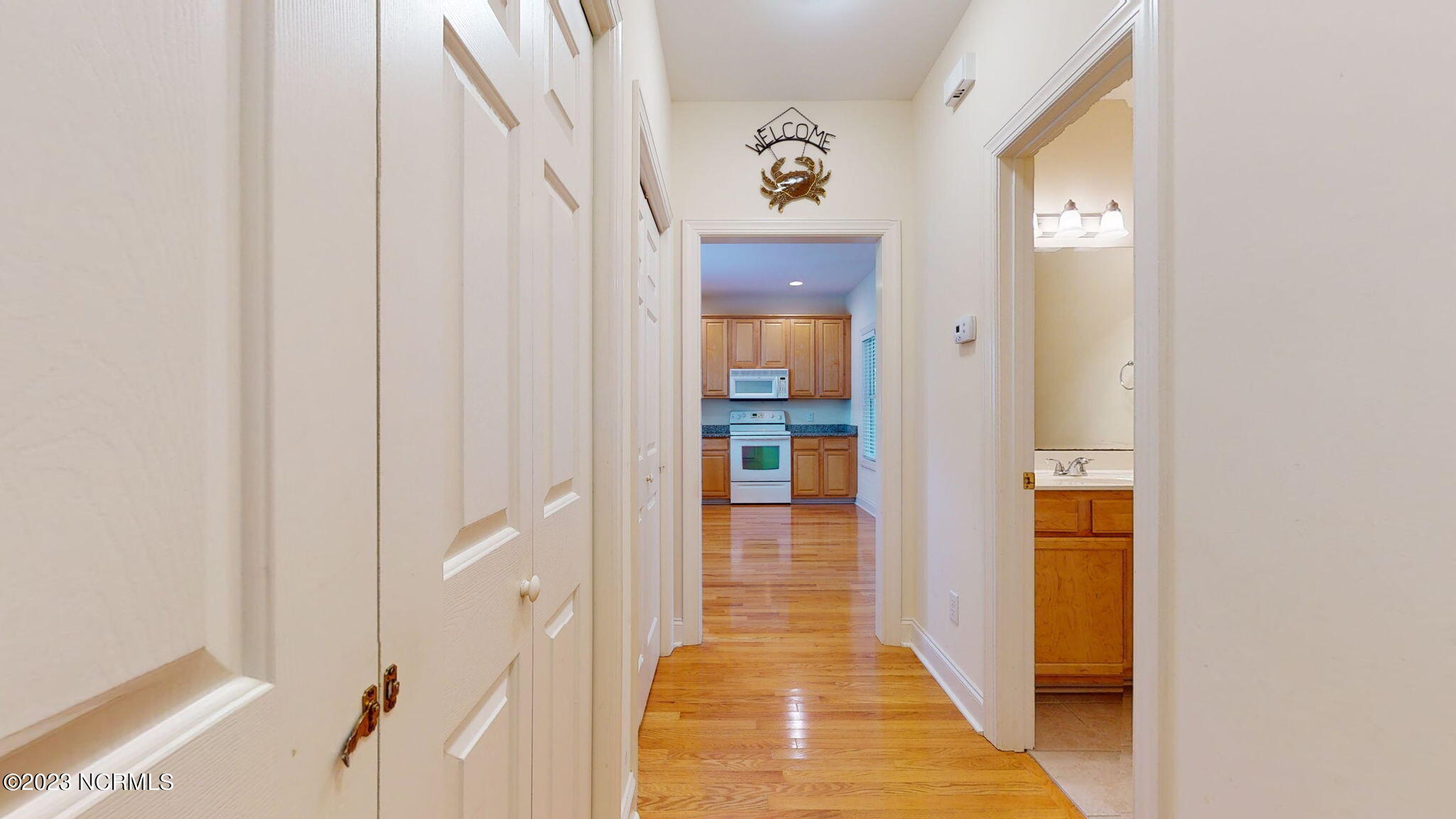 905 Ocean Boulevard, 2