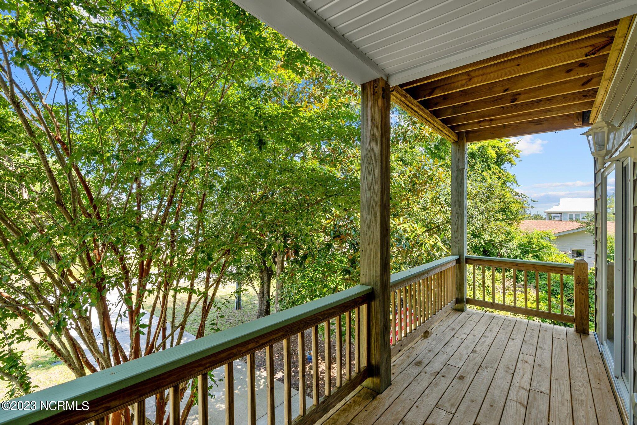 905 Ocean Boulevard, 2