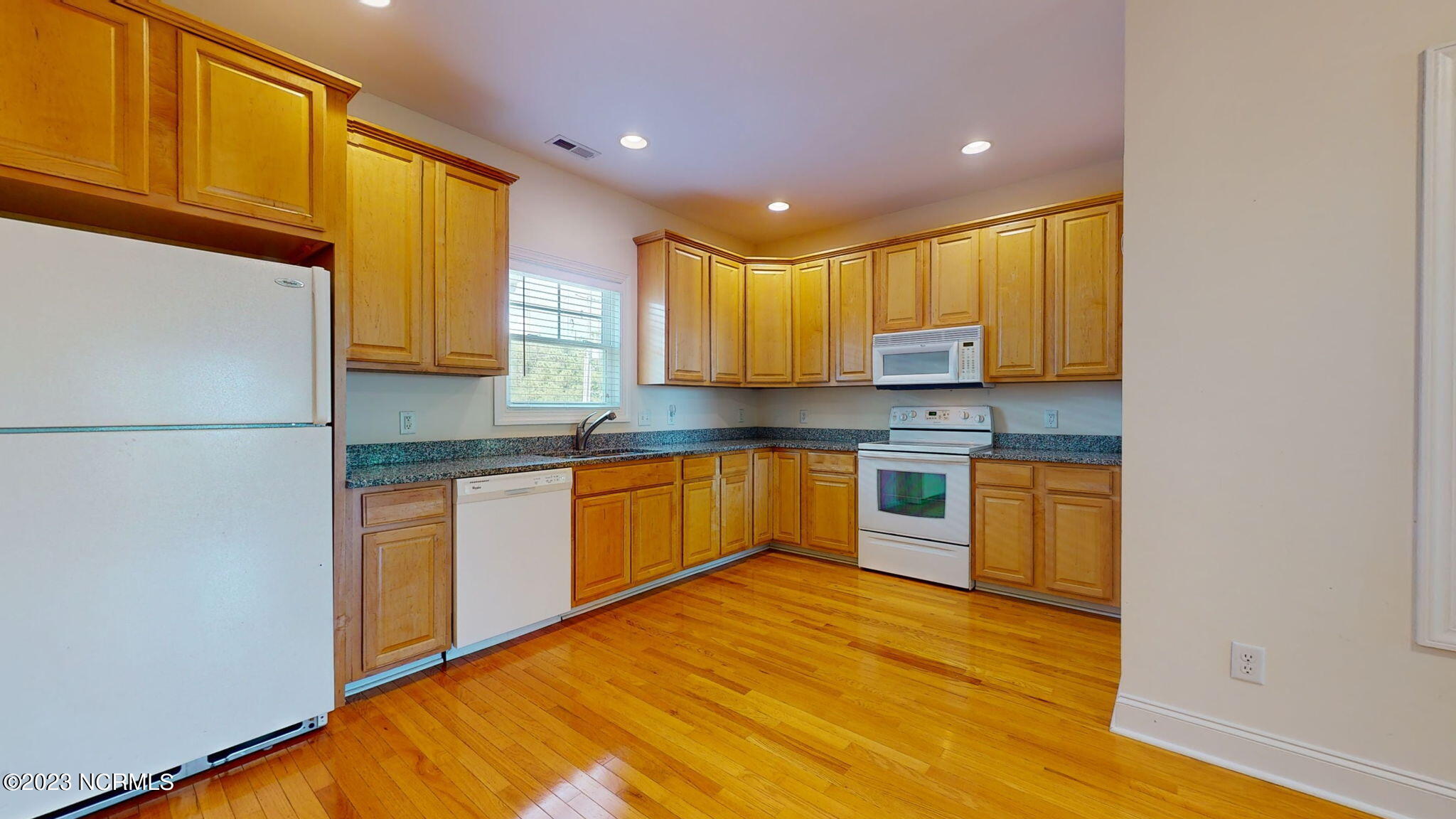 905 Ocean Boulevard, 2