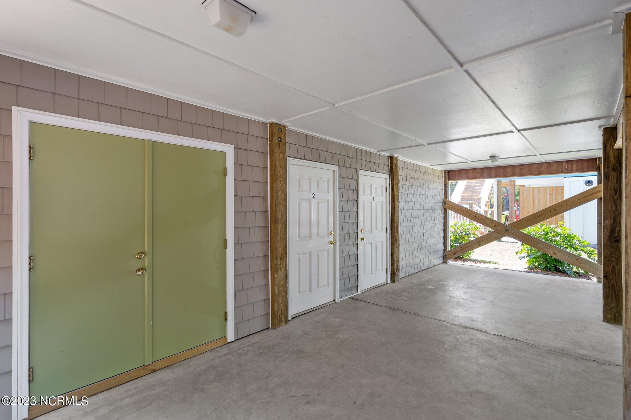 905 Ocean Boulevard, 2