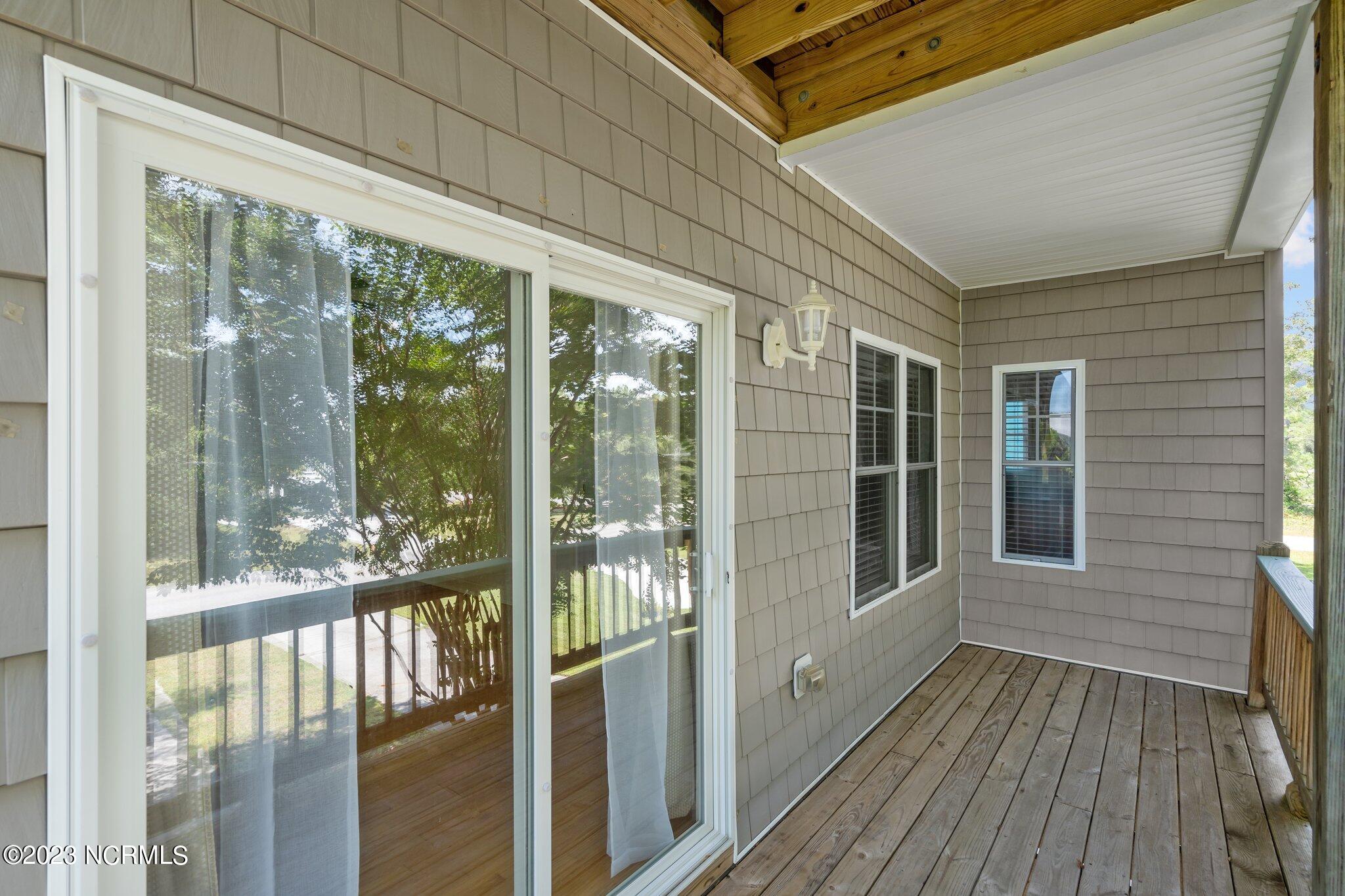 905 Ocean Boulevard, 2