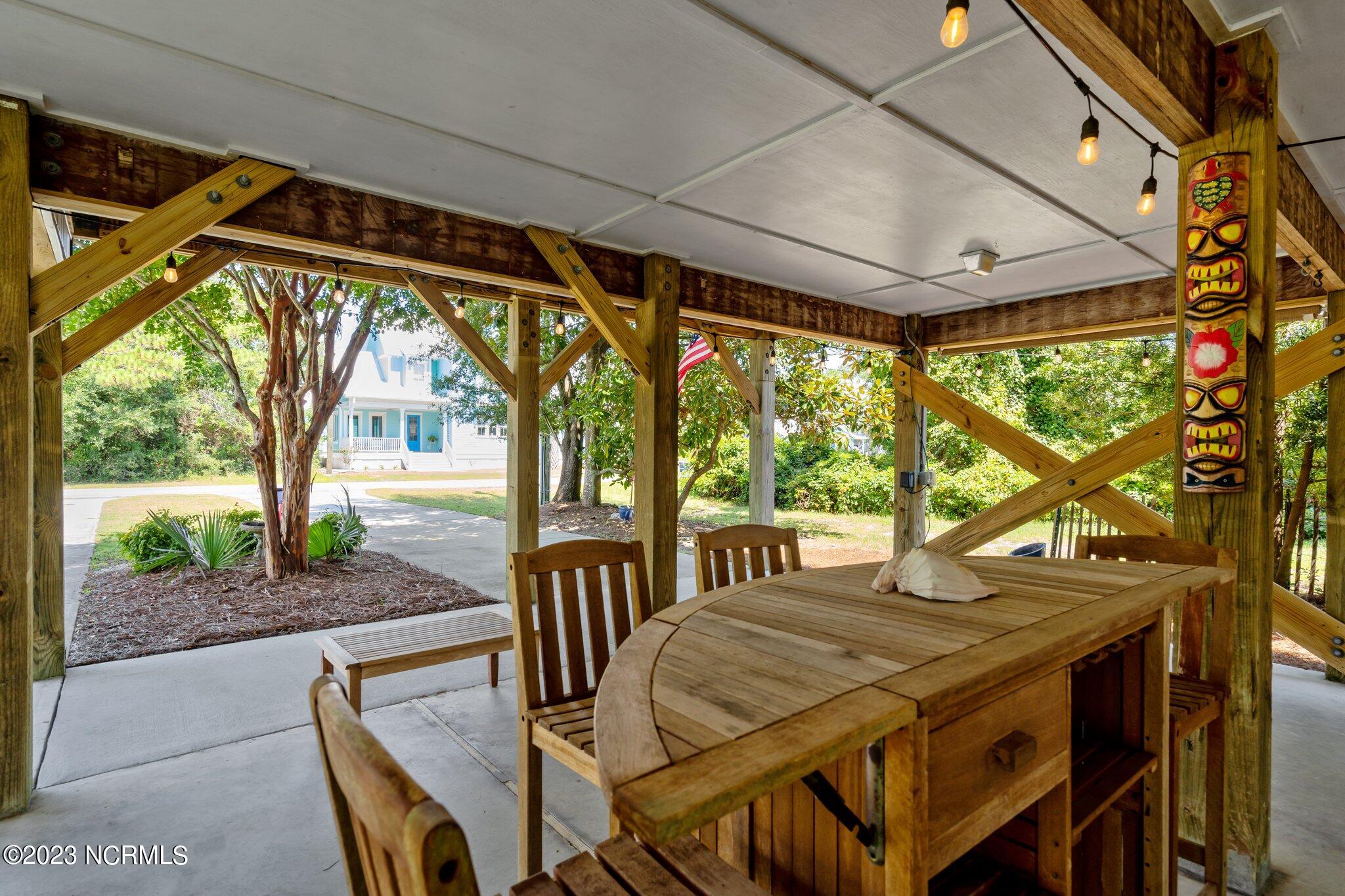 905 Ocean Boulevard, 2