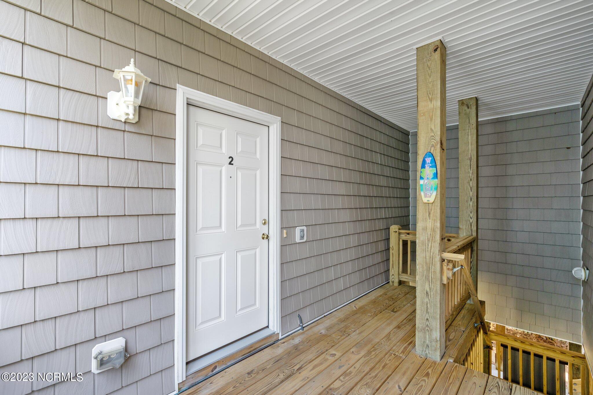 905 Ocean Boulevard, 2