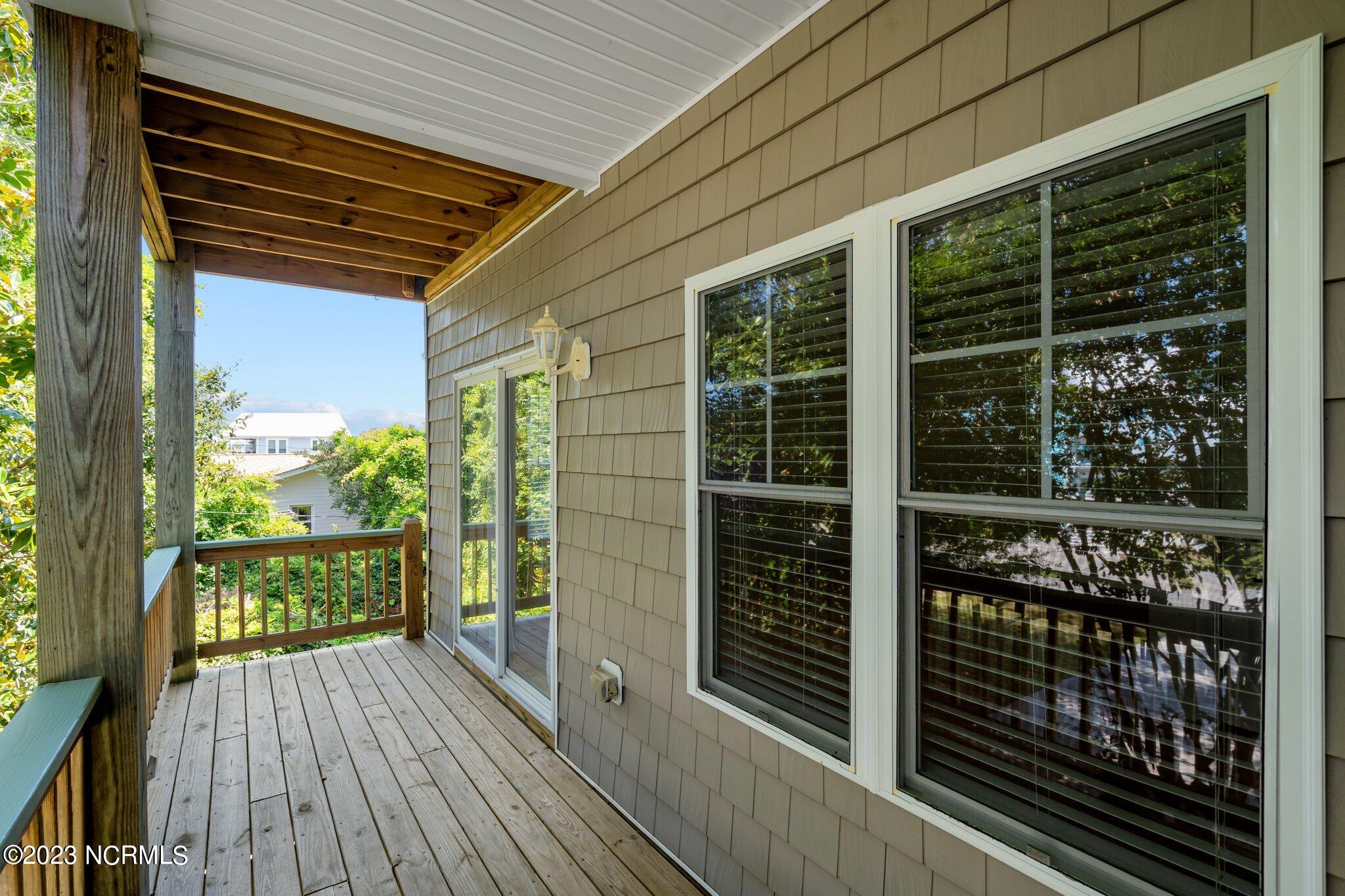 905 Ocean Boulevard, 2