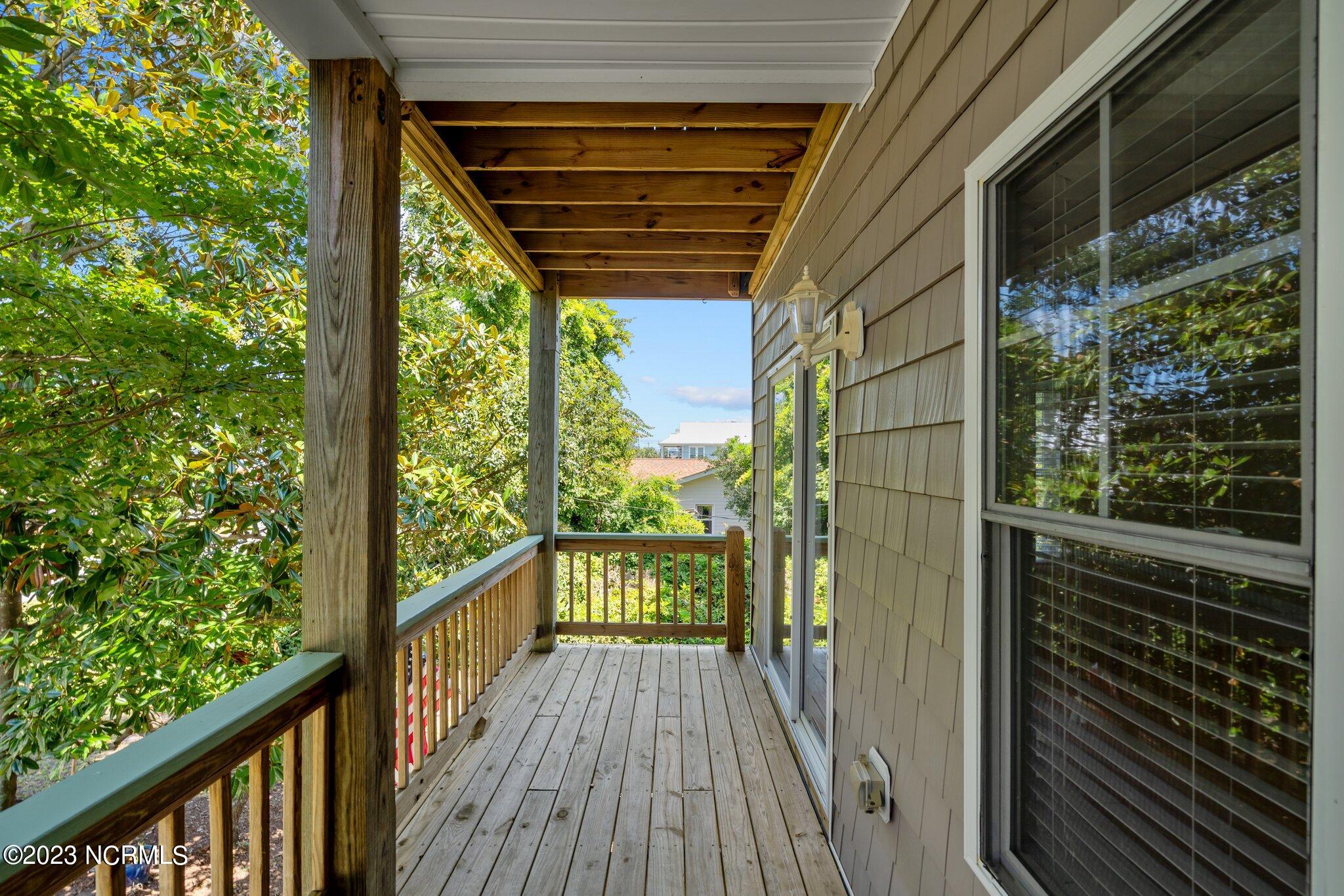 905 Ocean Boulevard, 2