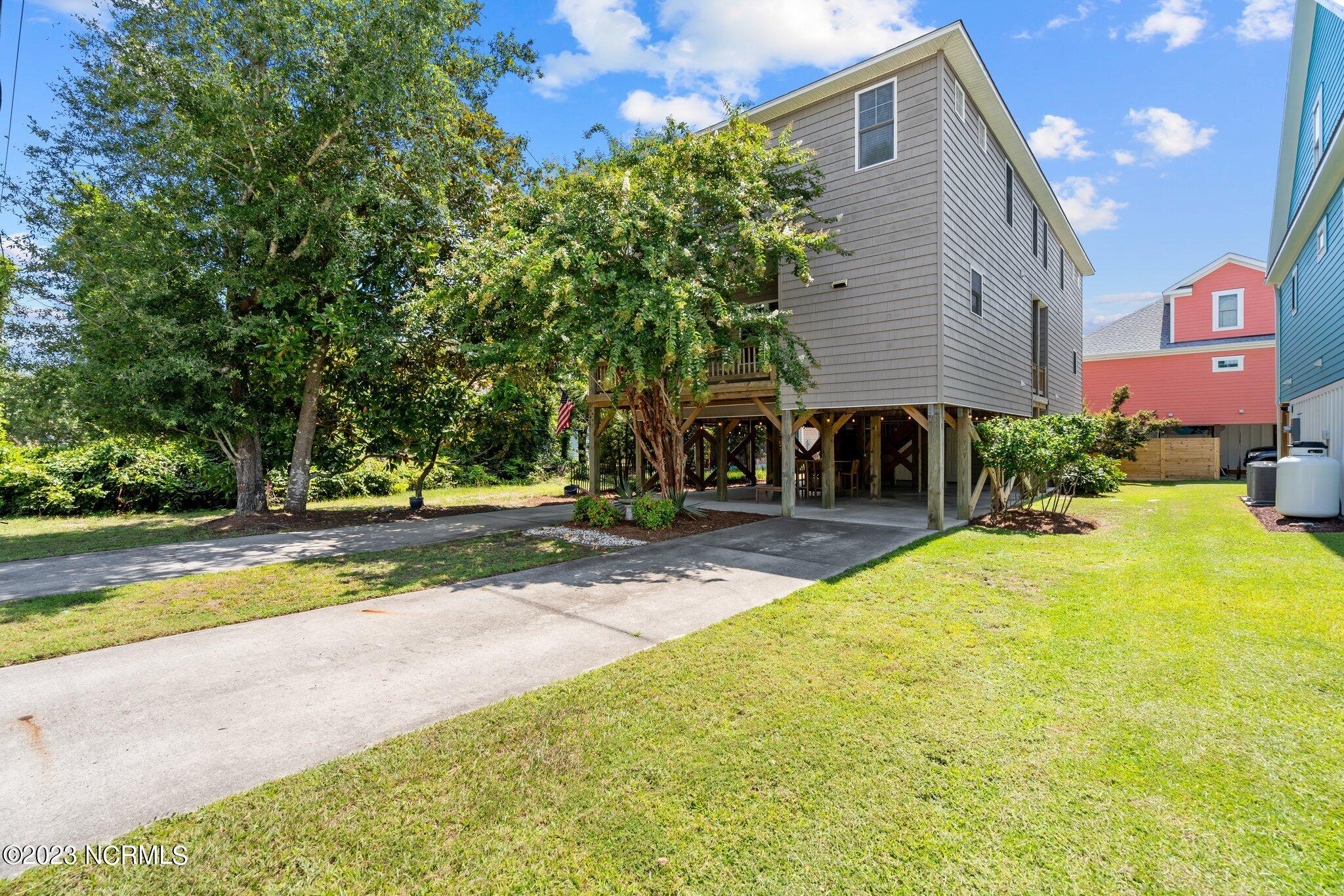 905 Ocean Boulevard, 2