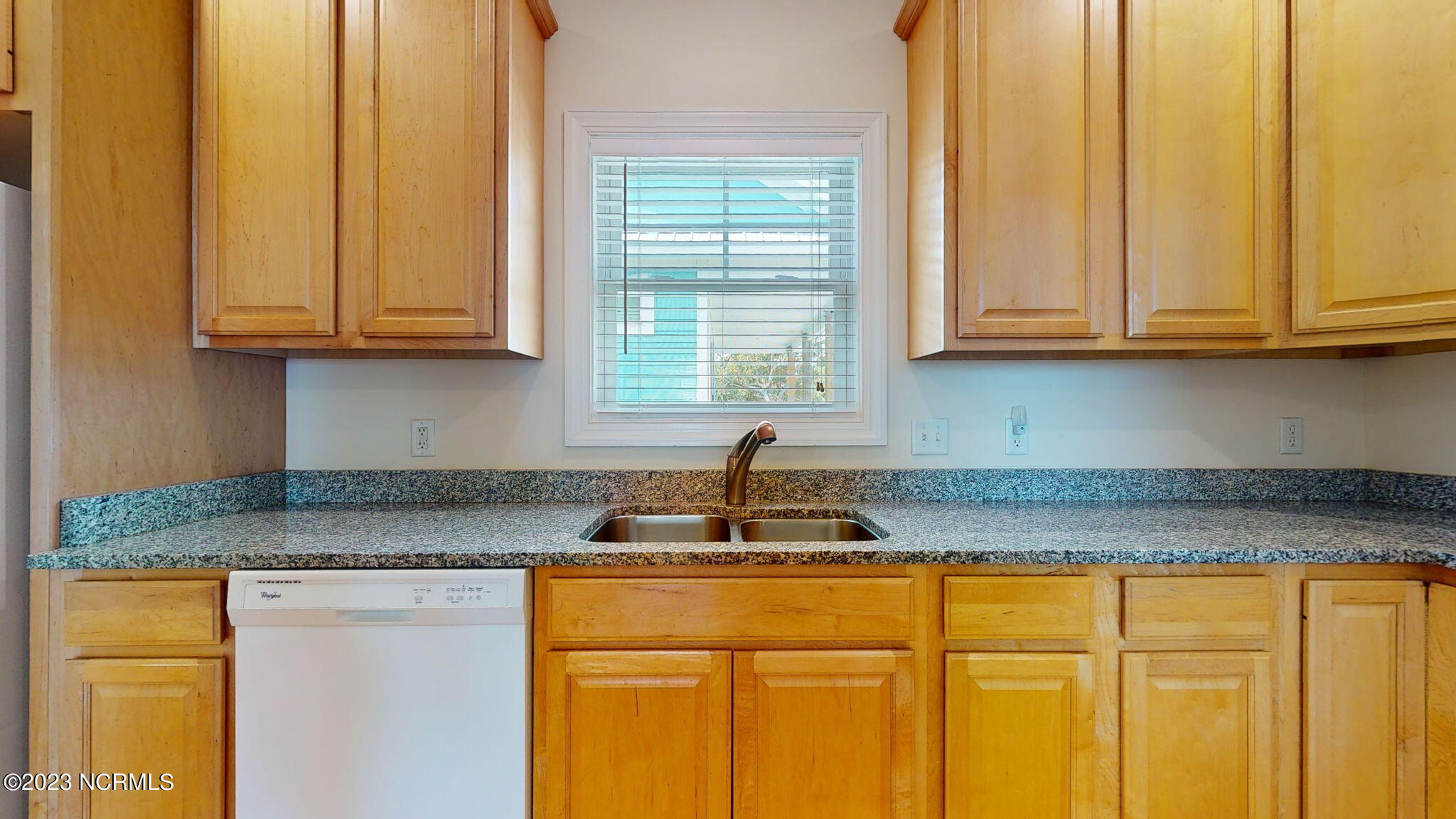 905 Ocean Boulevard, 2