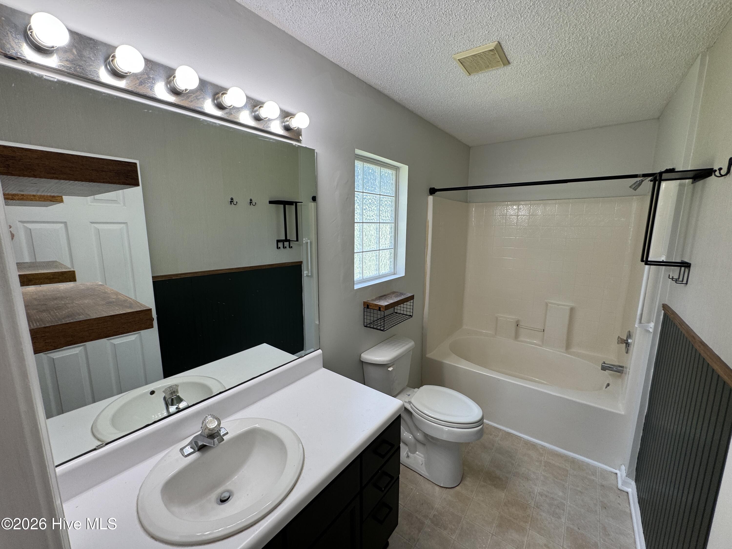 8667 Orchard Loop Road NE