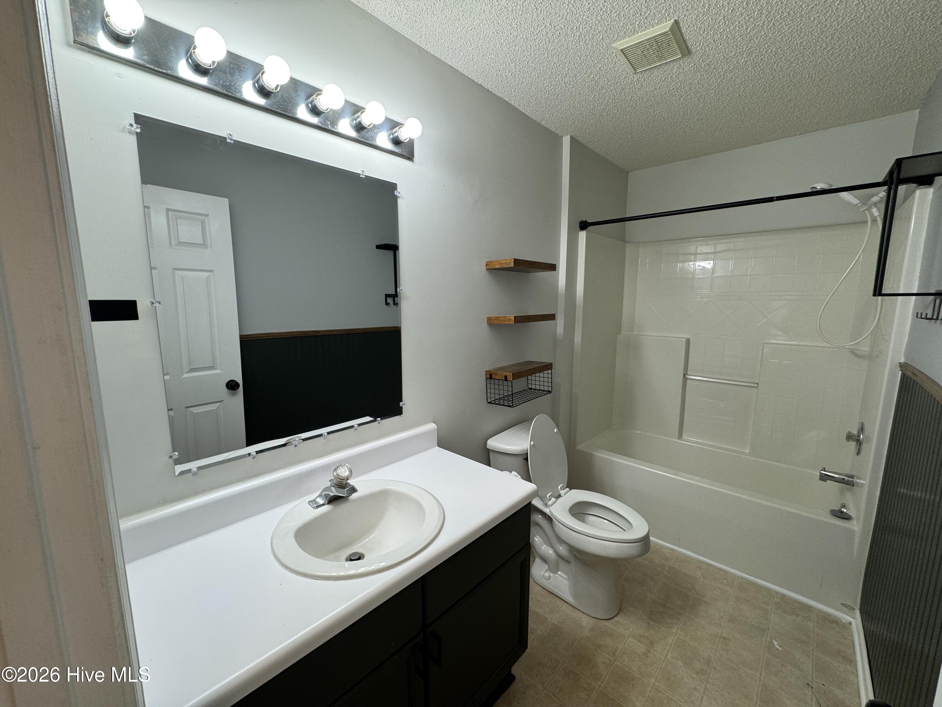 8667 Orchard Loop Road NE