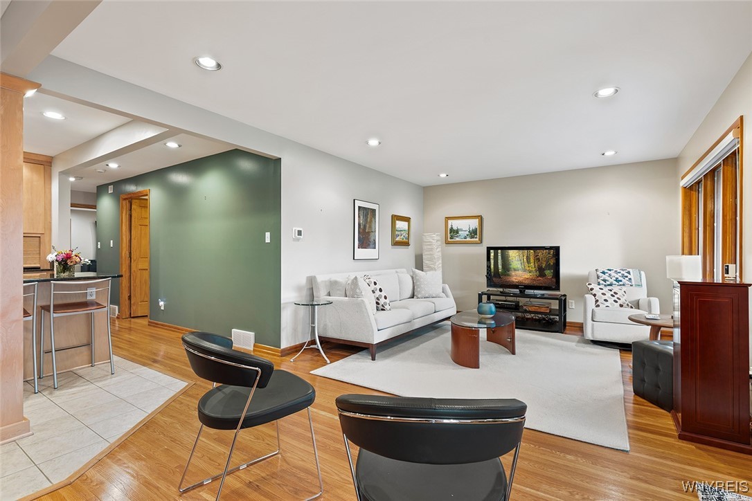 152 Bentham Parkway East