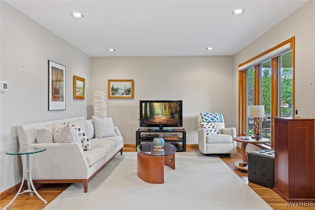 152 Bentham Parkway East