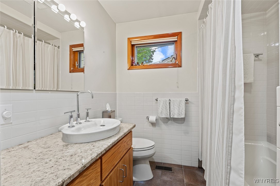 152 Bentham Parkway East