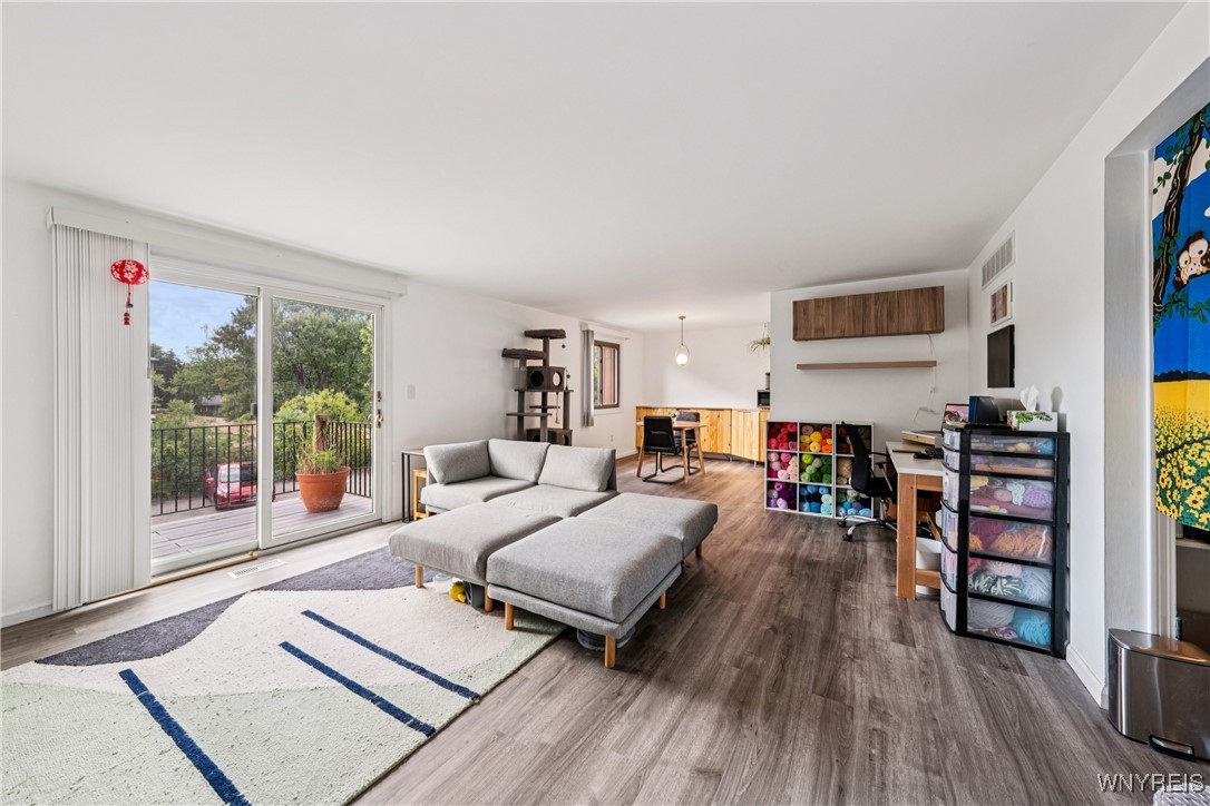 120 Charter Oaks Drive 4