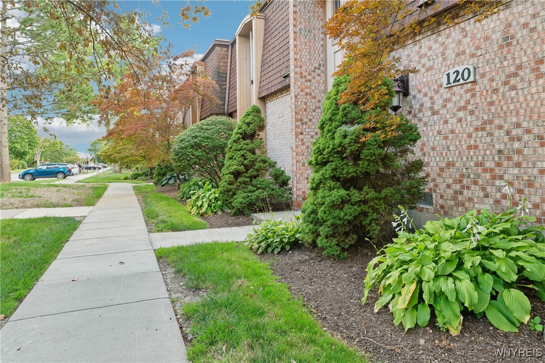 120 Charter Oaks Drive 4