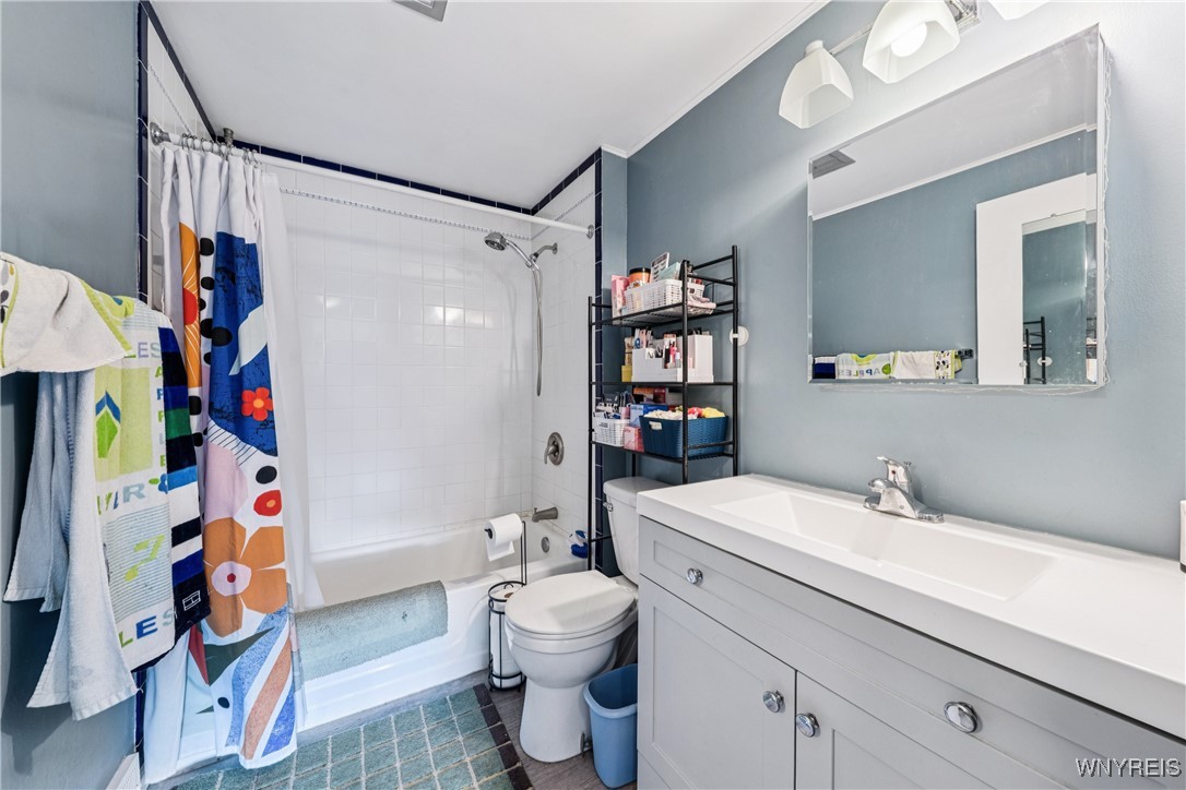 120 Charter Oaks Drive 4