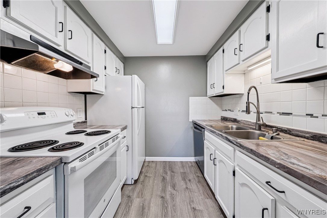 120 Charter Oaks Drive 4