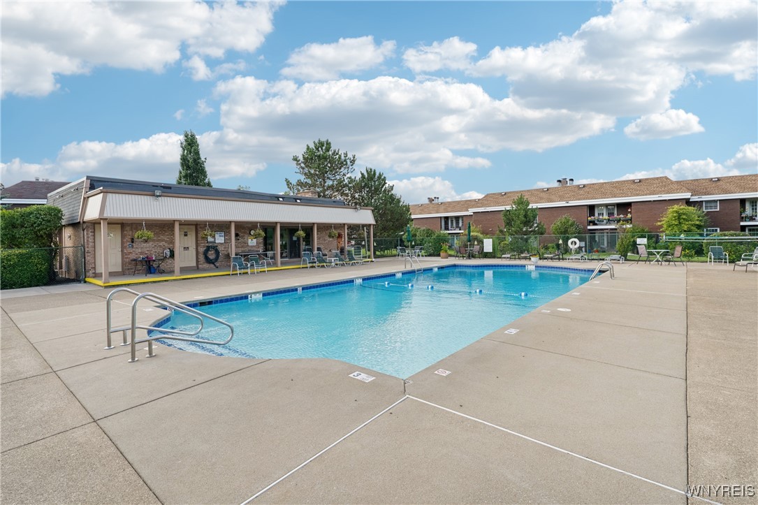 120 Charter Oaks Drive 4