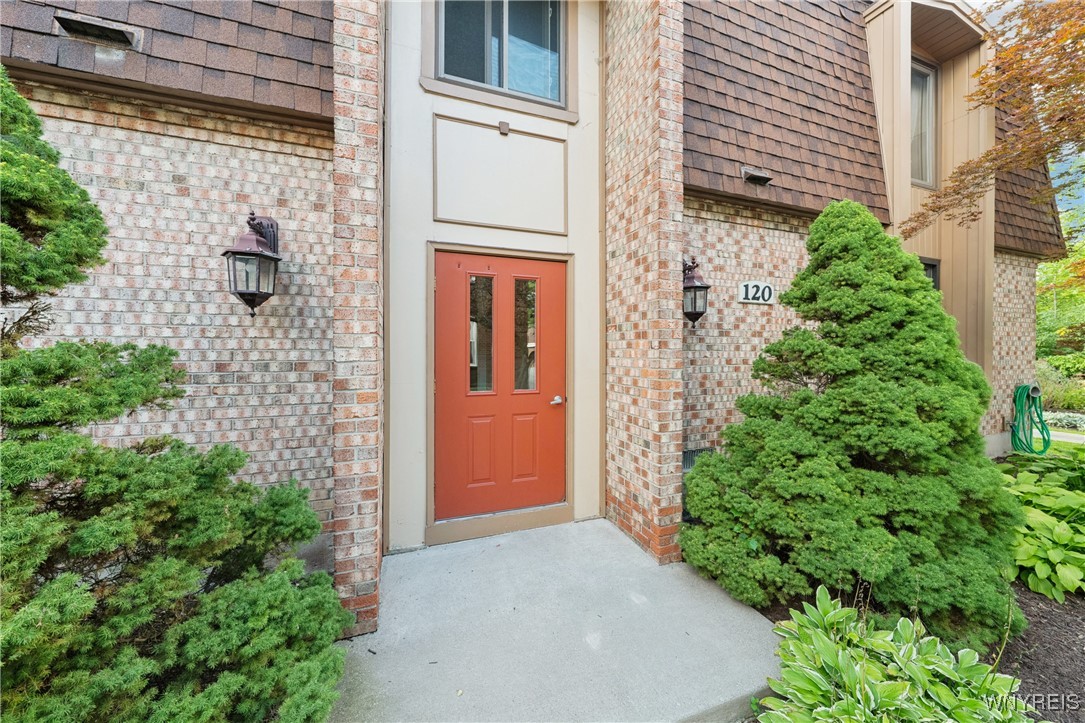 120 Charter Oaks Drive 4