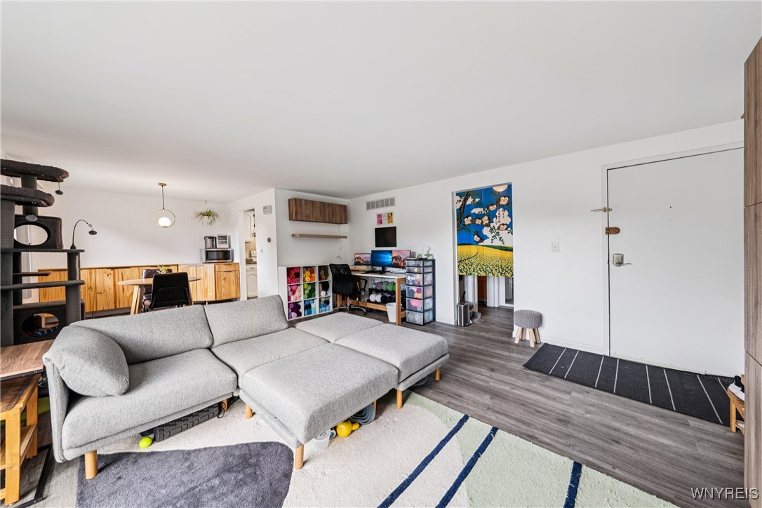 120 Charter Oaks Drive 4