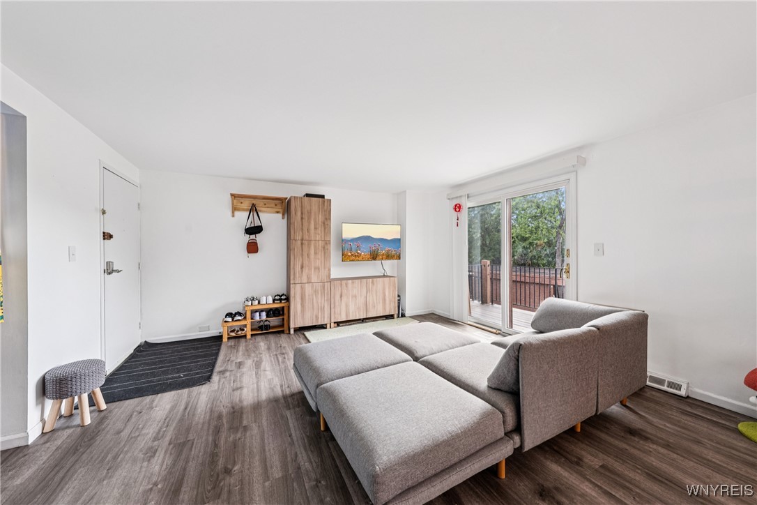 120 Charter Oaks Drive 4