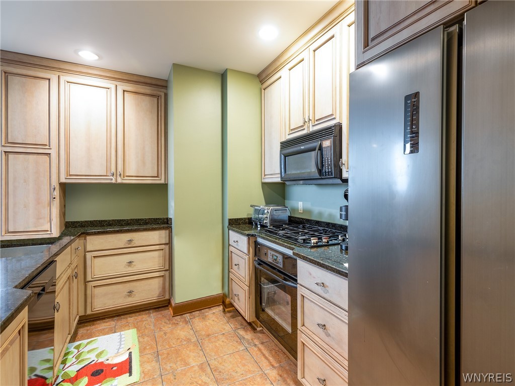 610 Main Street 905
