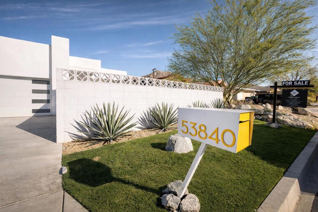 53840 Avenida Carranza