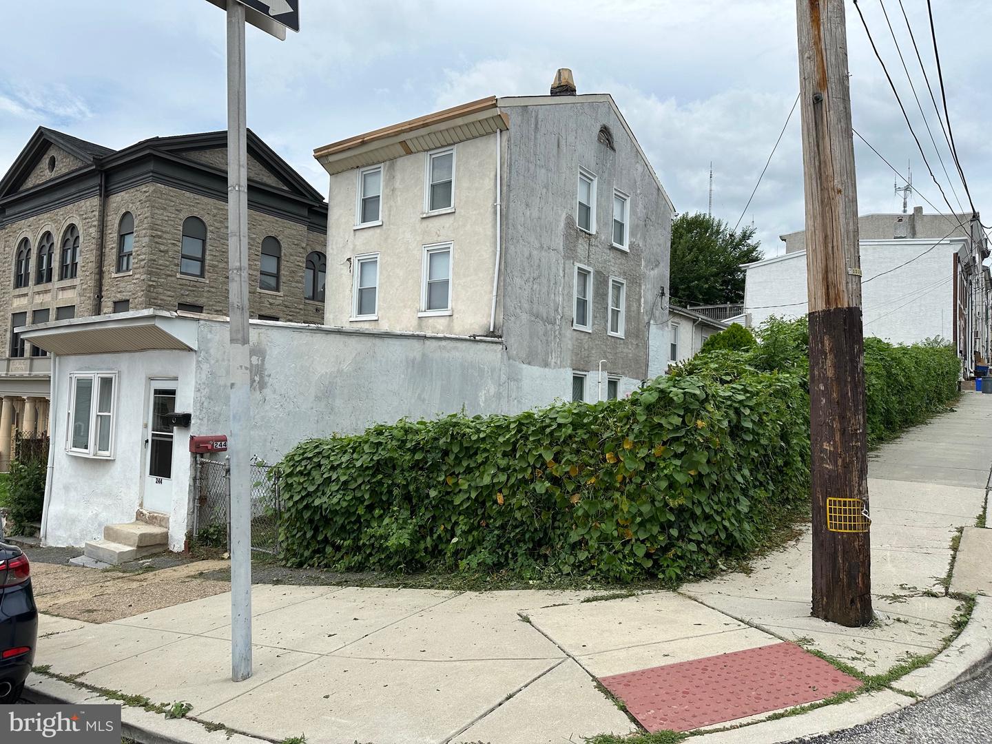 244 Hermitage St