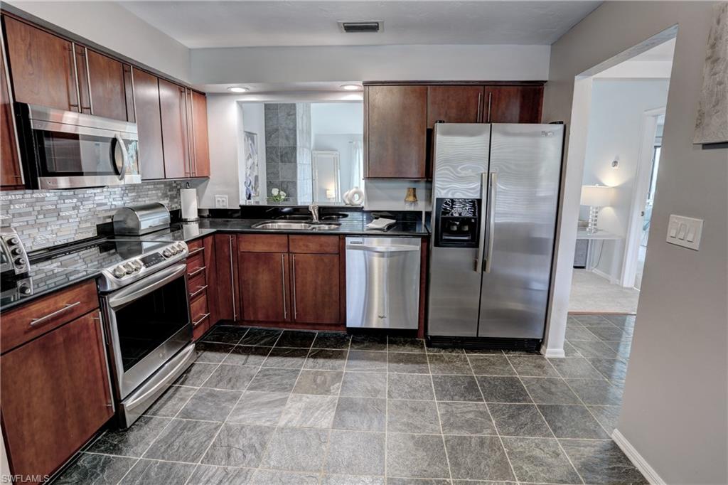 607 Courtside DR # 202 Unit: F-202