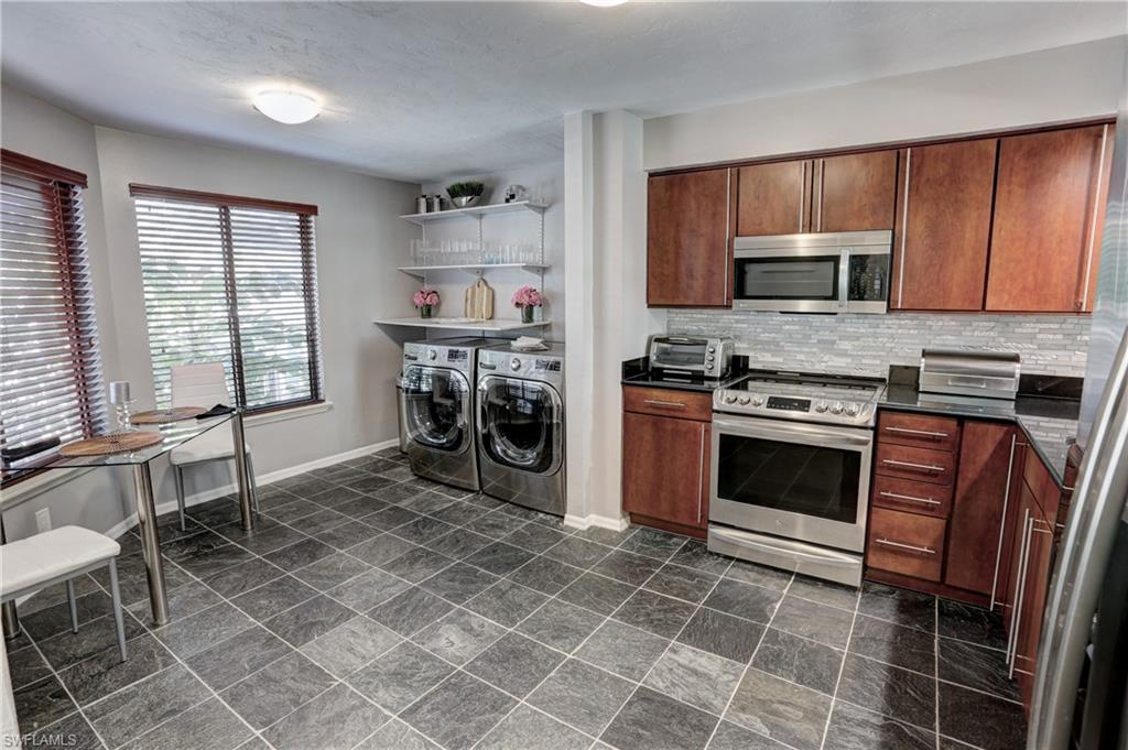 607 Courtside DR # 202 Unit: F-202