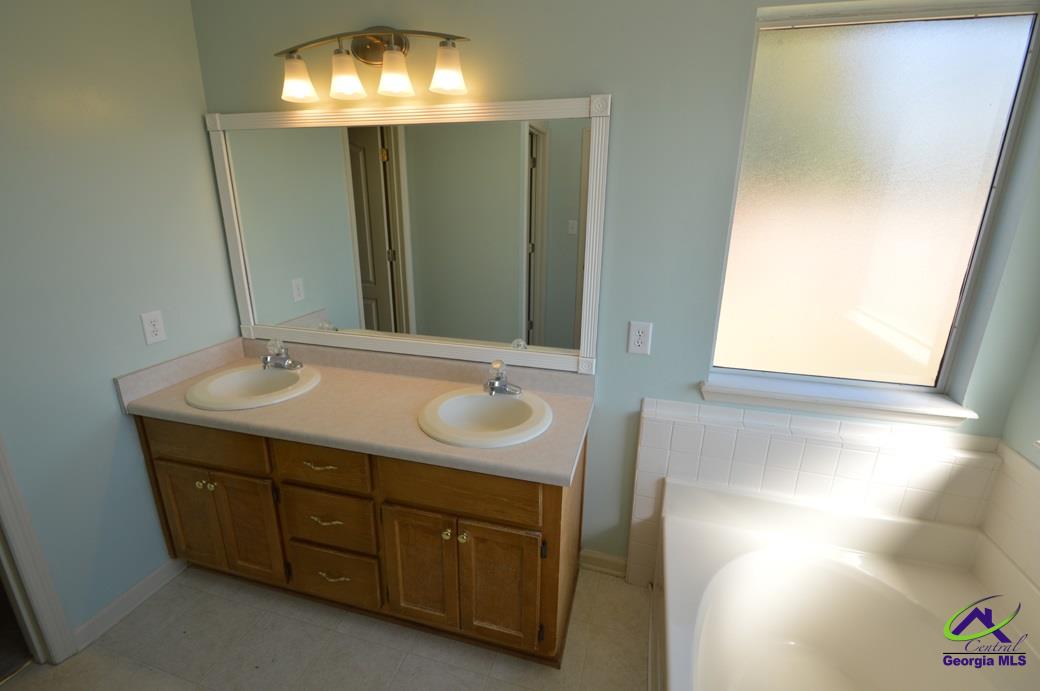 208 Settlers Trail