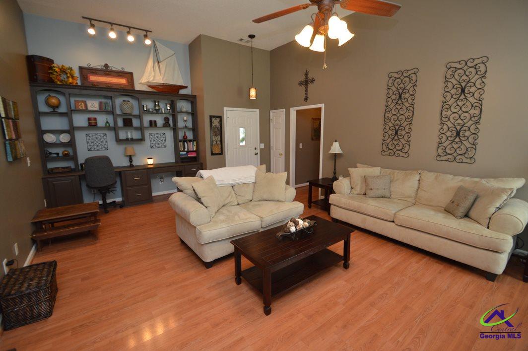 108 Silverking Court