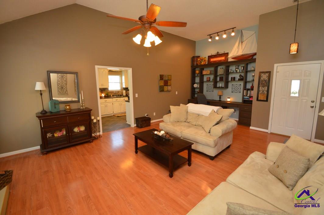 108 Silverking Court