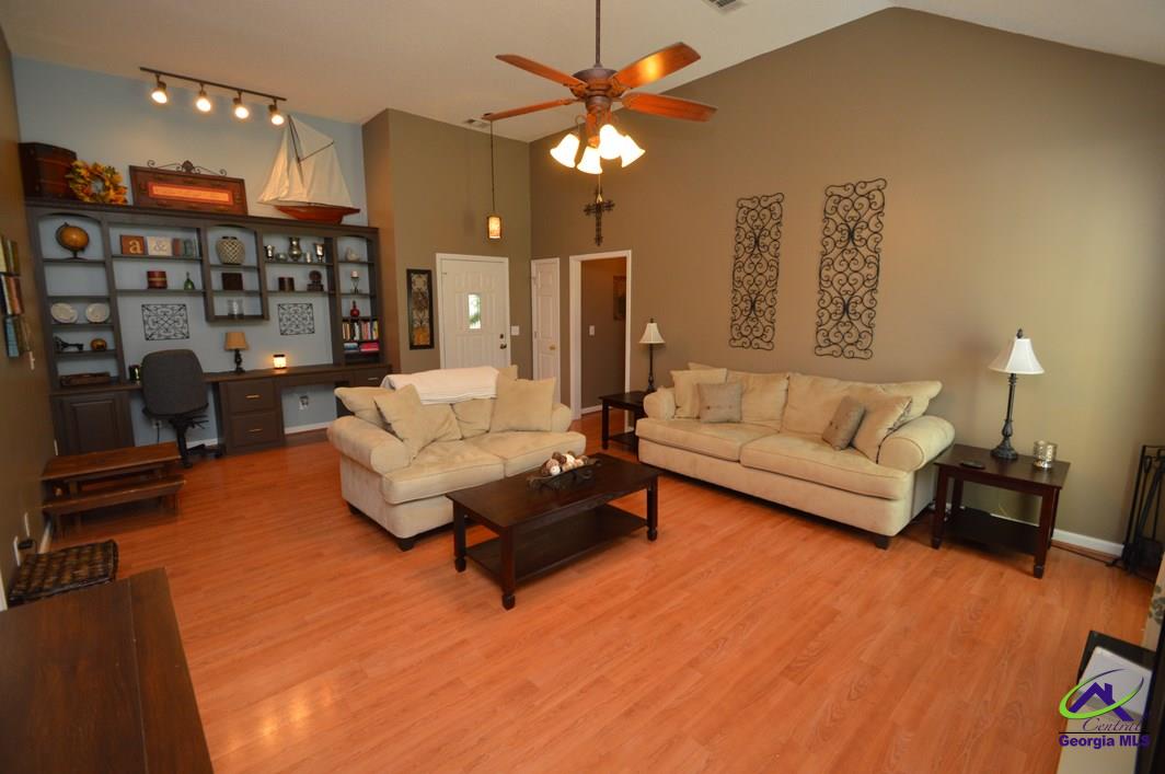 108 Silverking Court
