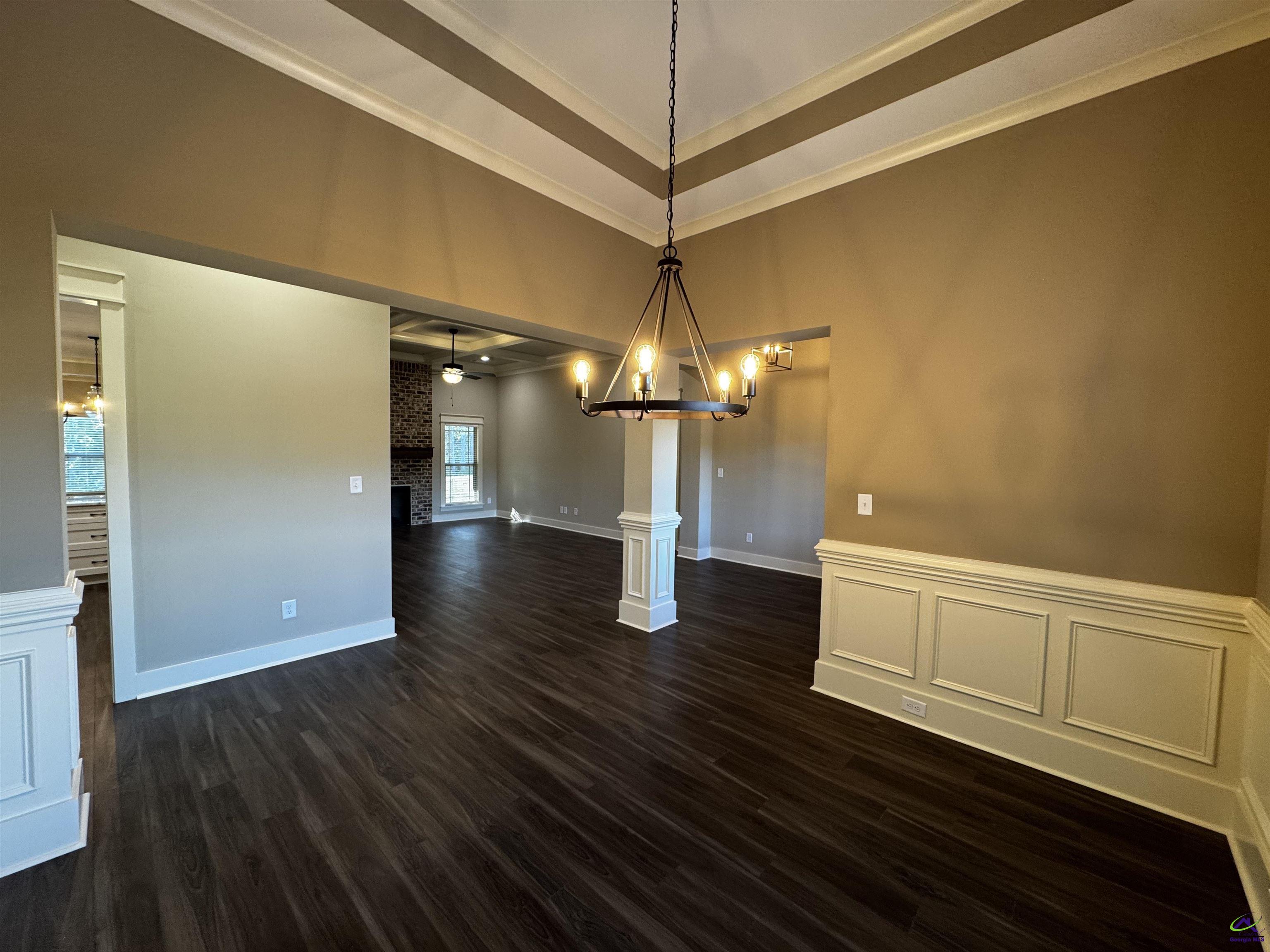 215 Golden Chestnut Bend