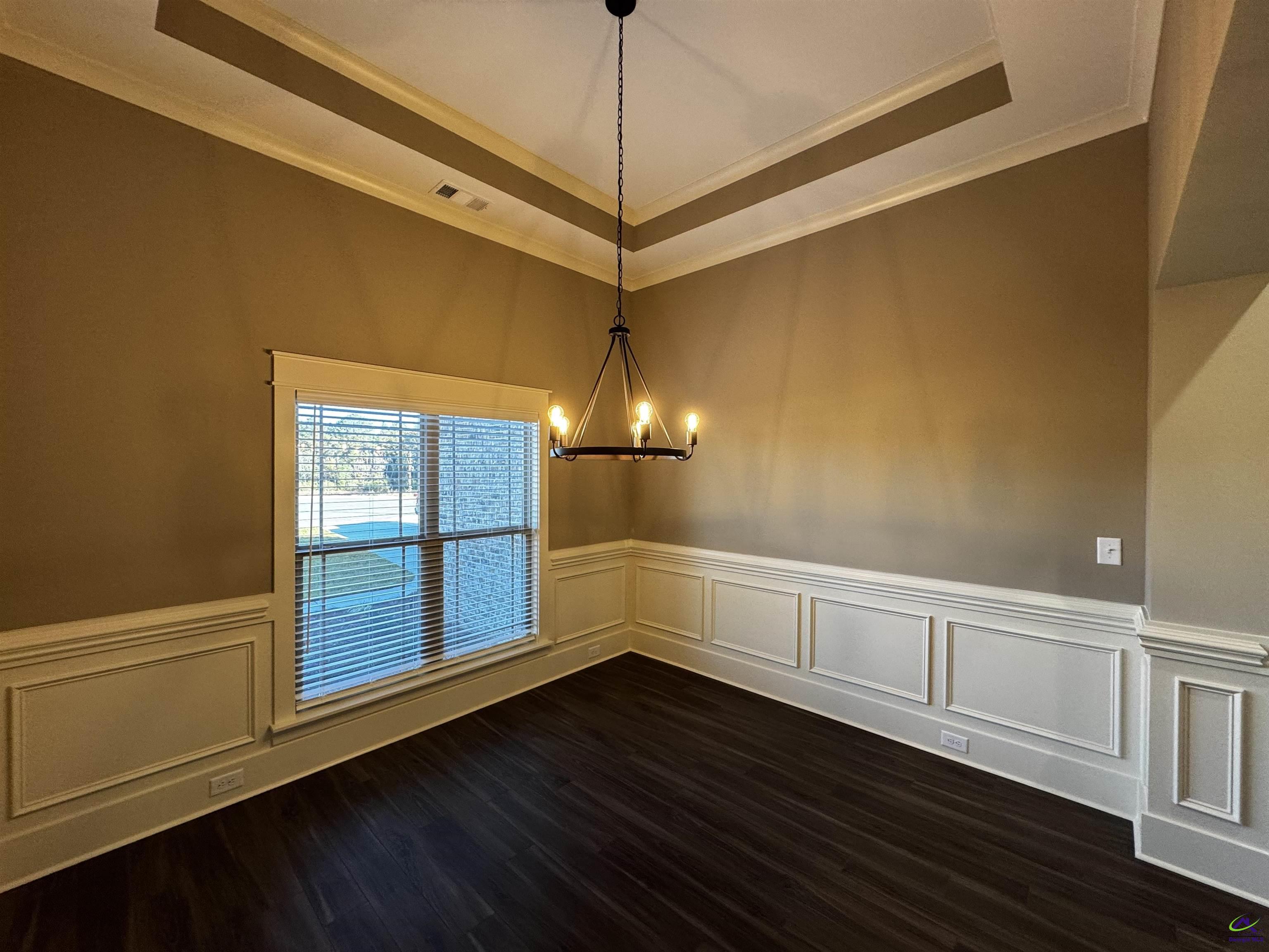 215 Golden Chestnut Bend