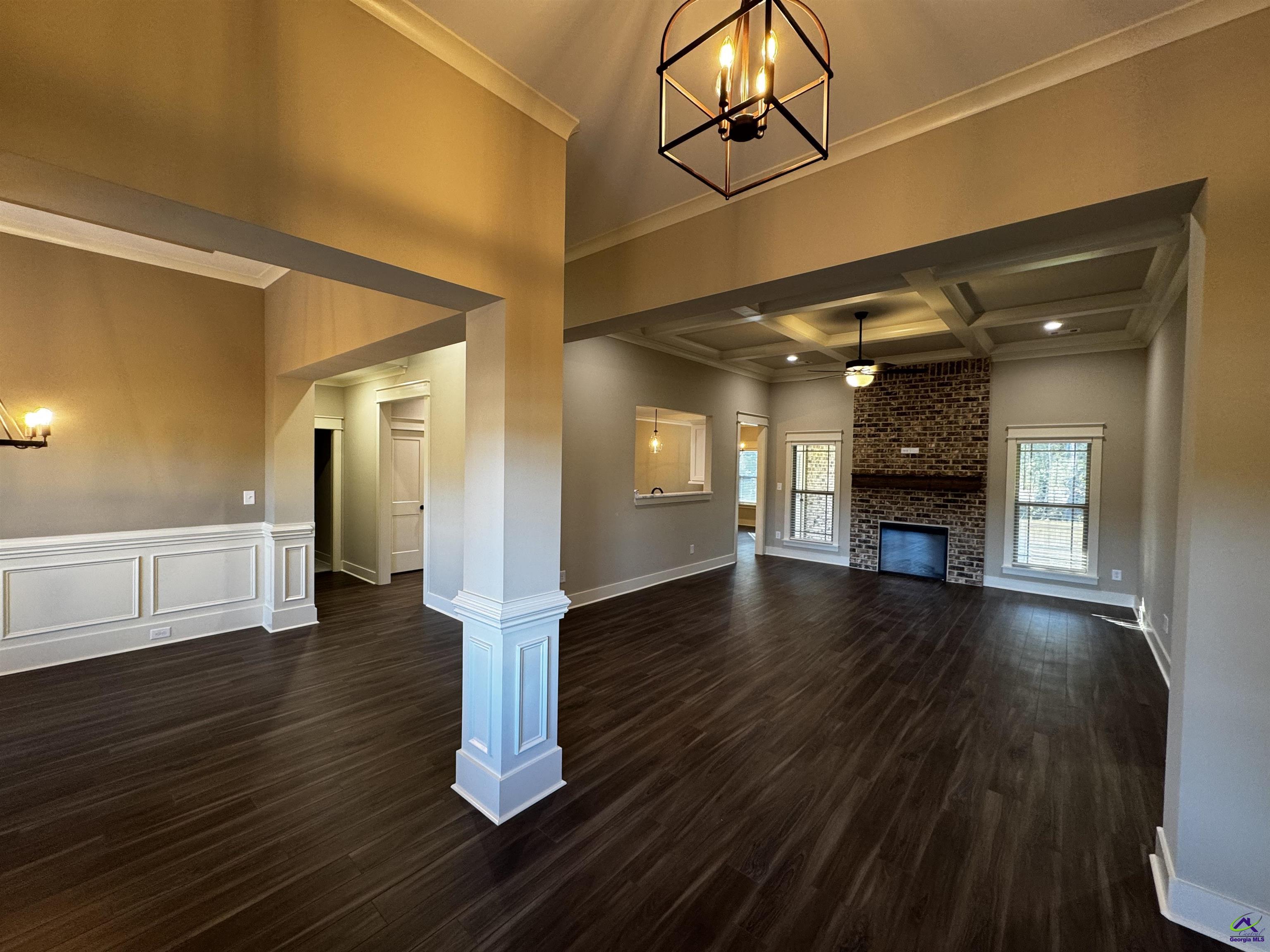 215 Golden Chestnut Bend