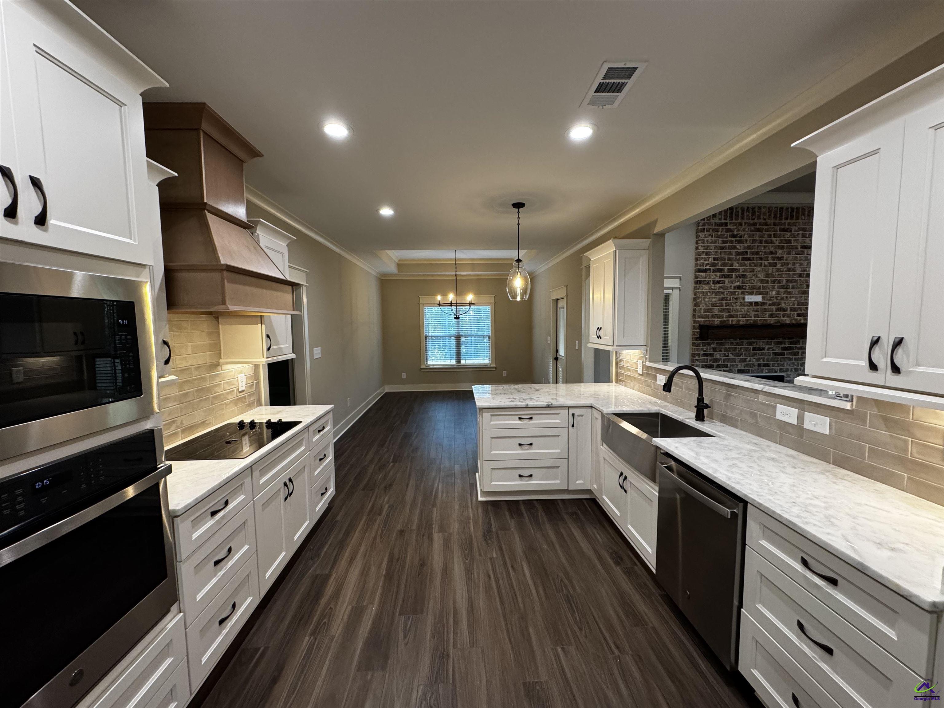 215 Golden Chestnut Bend