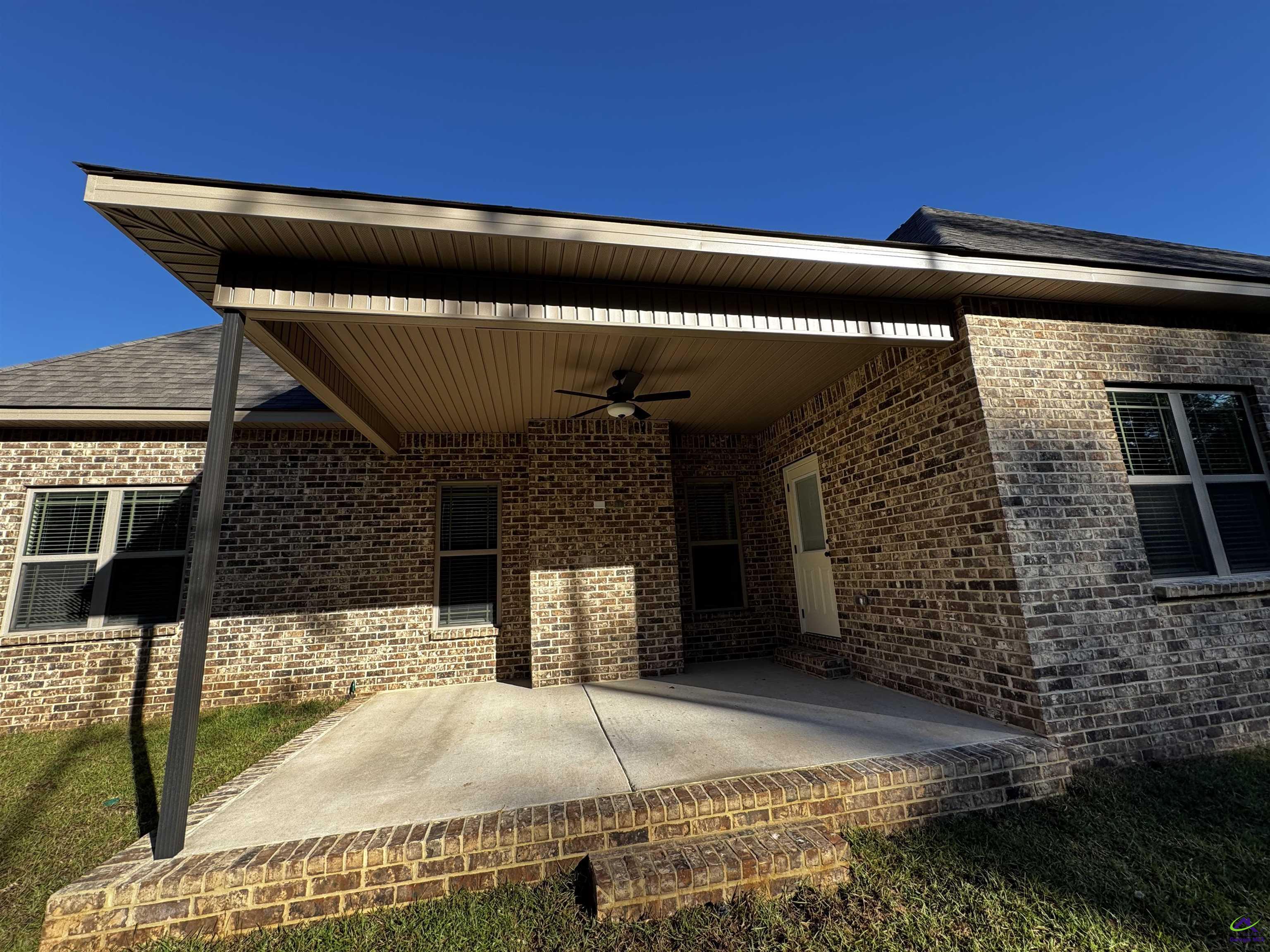 215 Golden Chestnut Bend