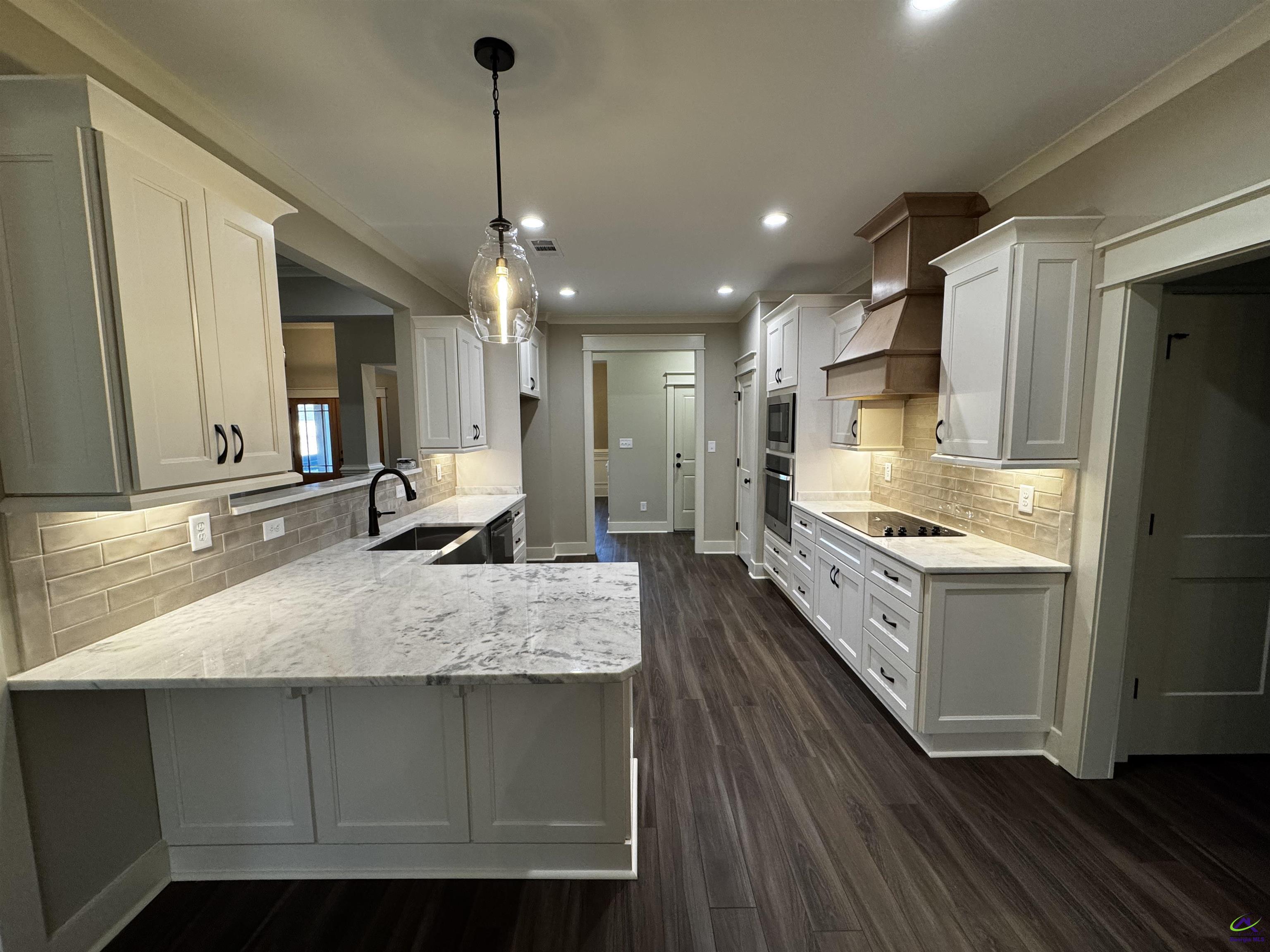 215 Golden Chestnut Bend