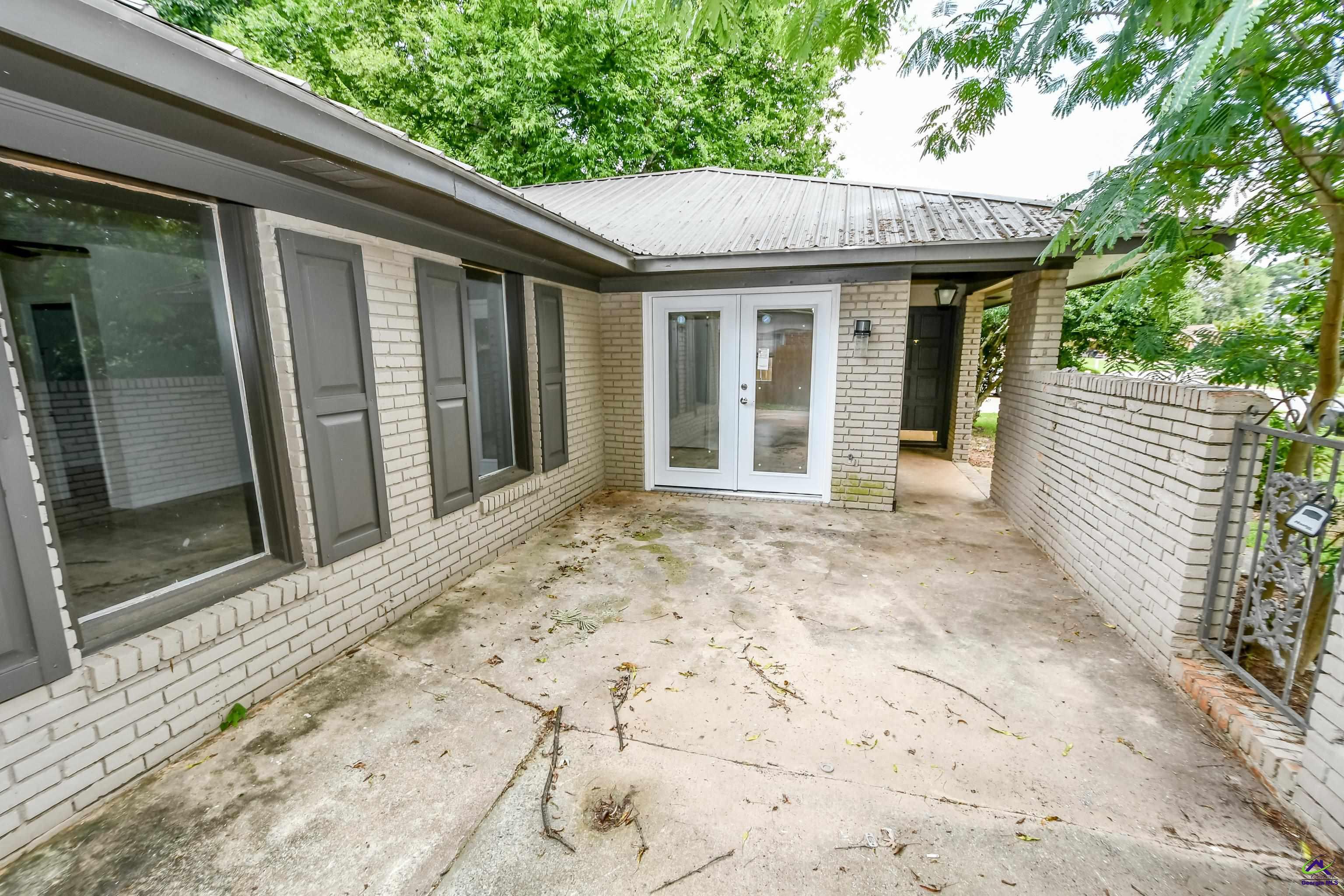 260 Valencia Circle