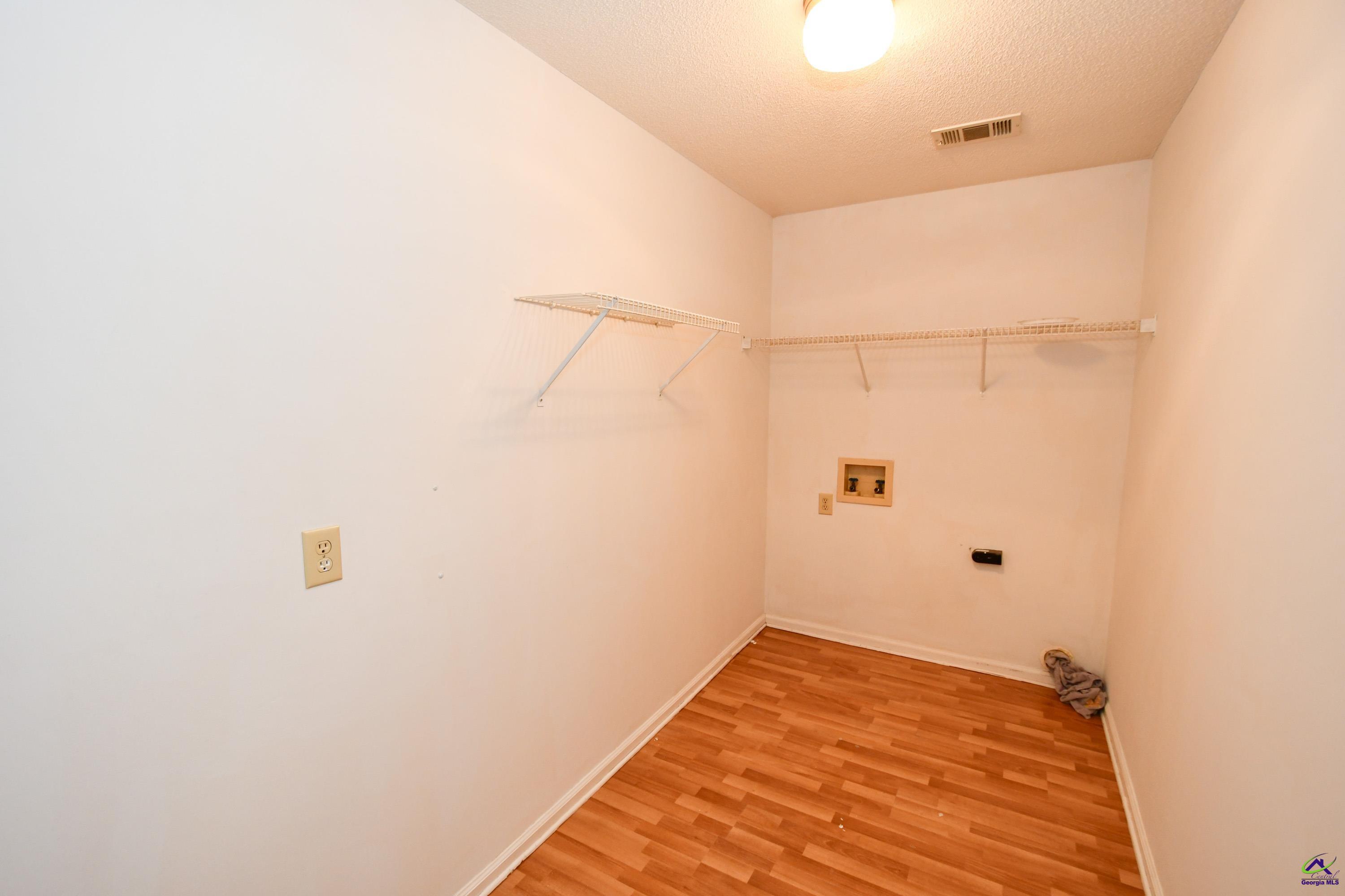 226 Crestwood Circle