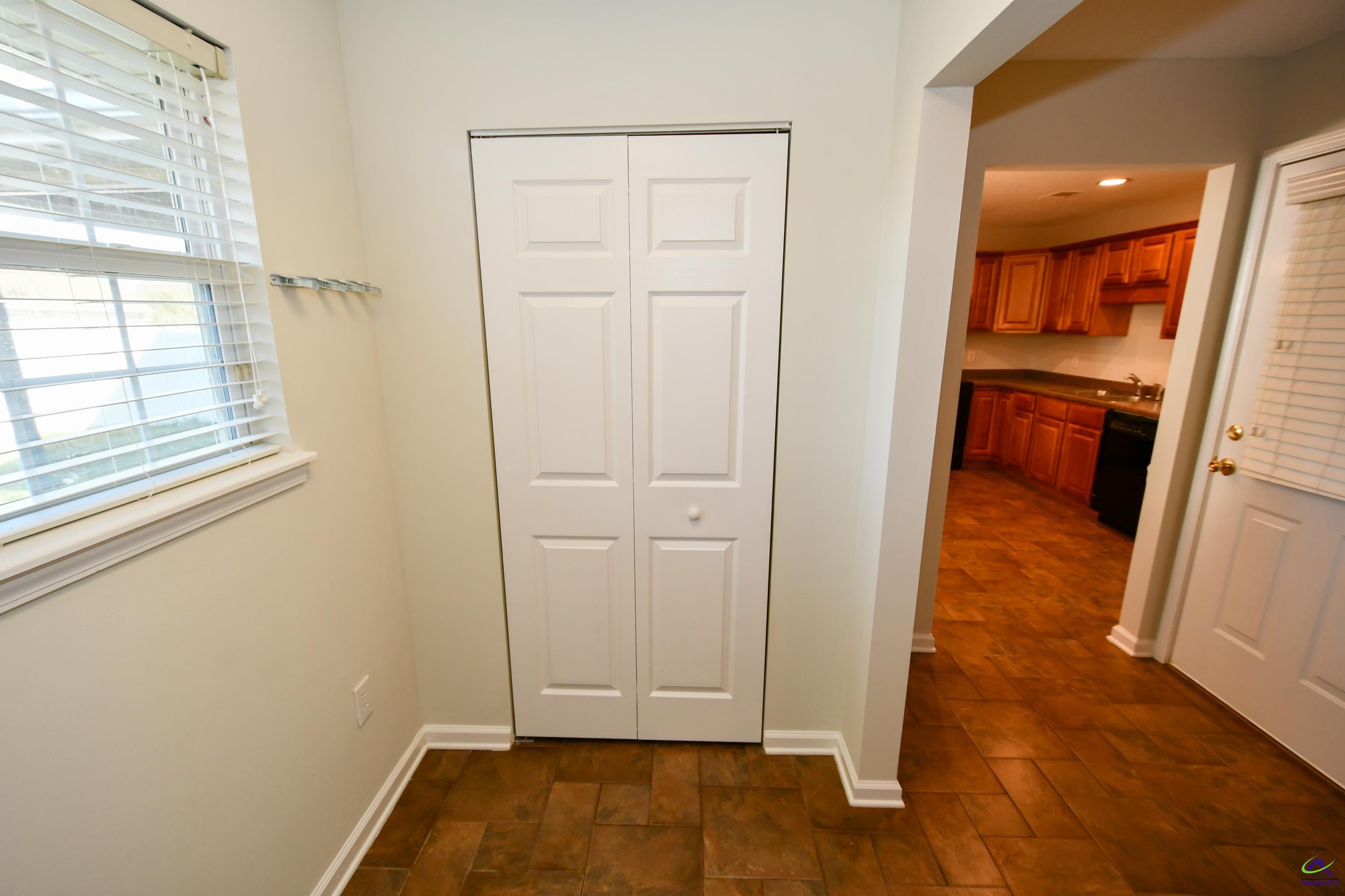 302 Deerfield Circle