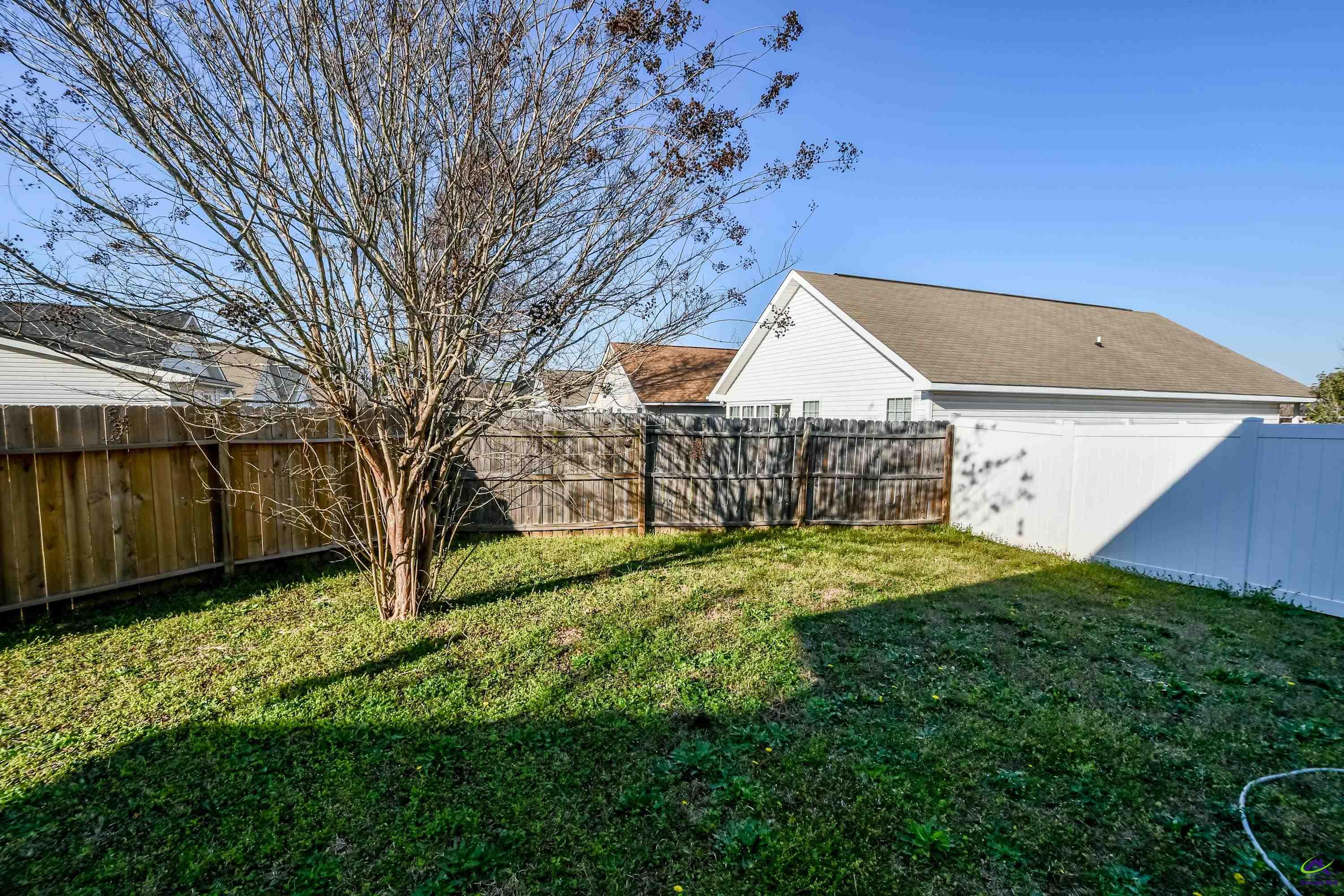 302 Deerfield Circle
