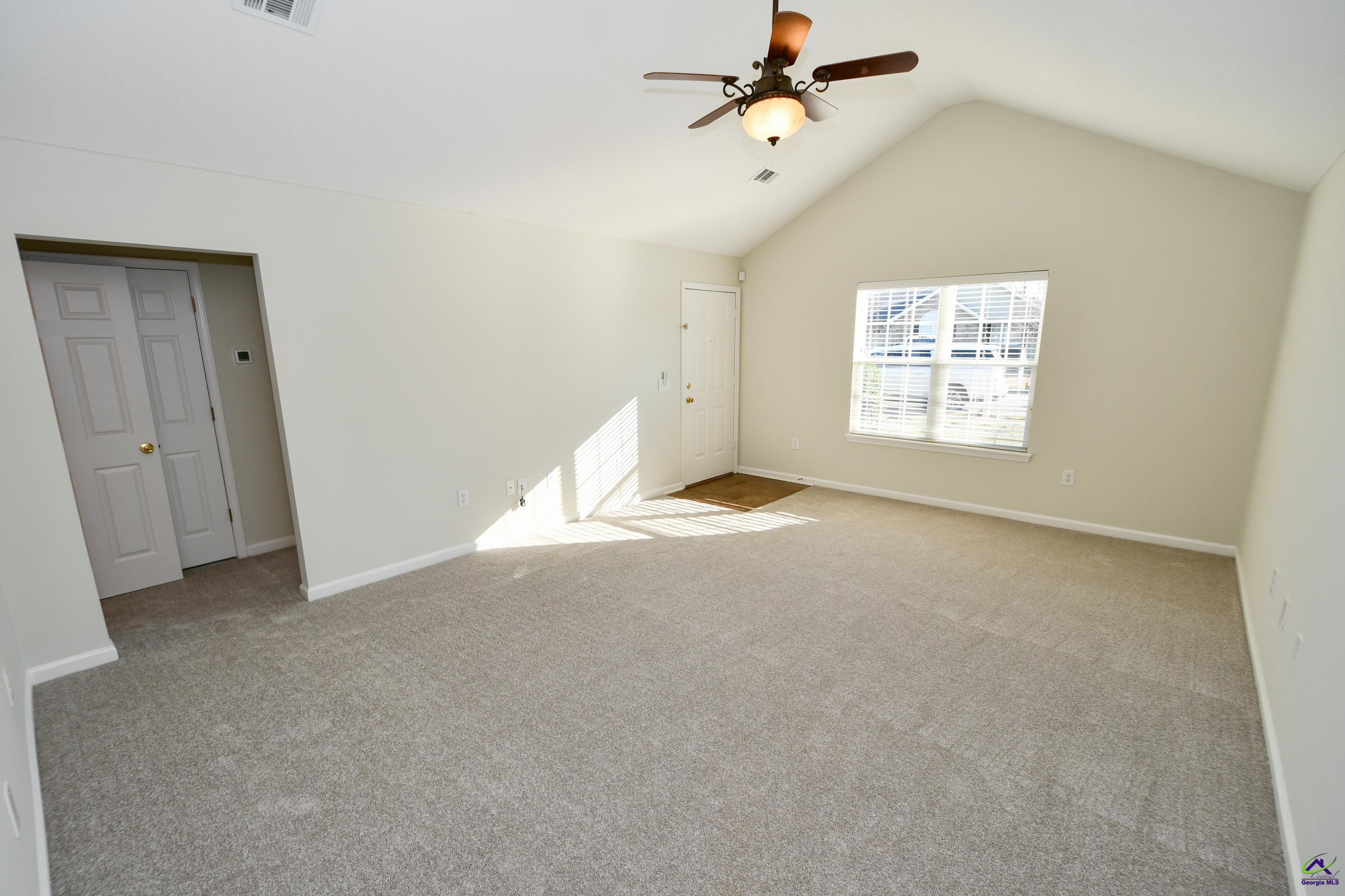302 Deerfield Circle
