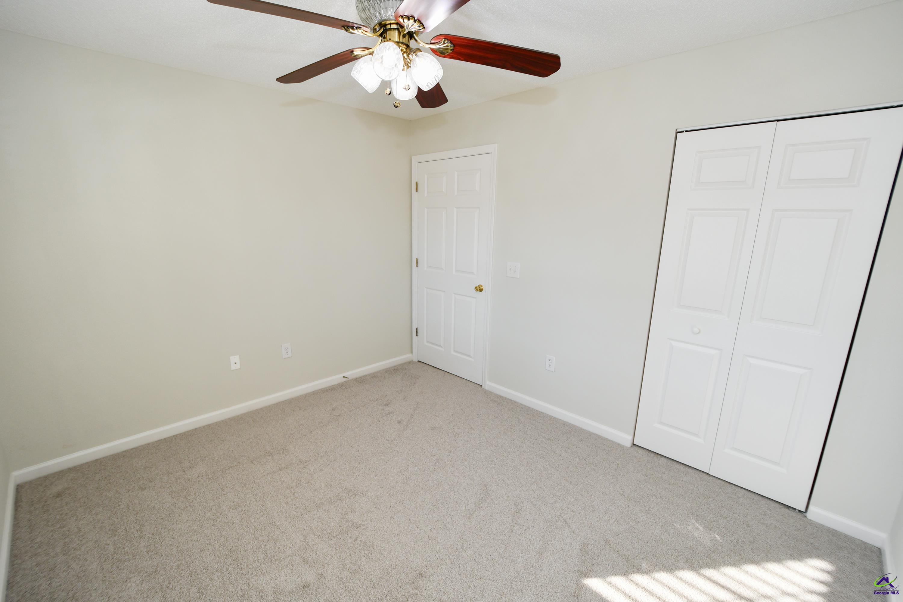 302 Deerfield Circle