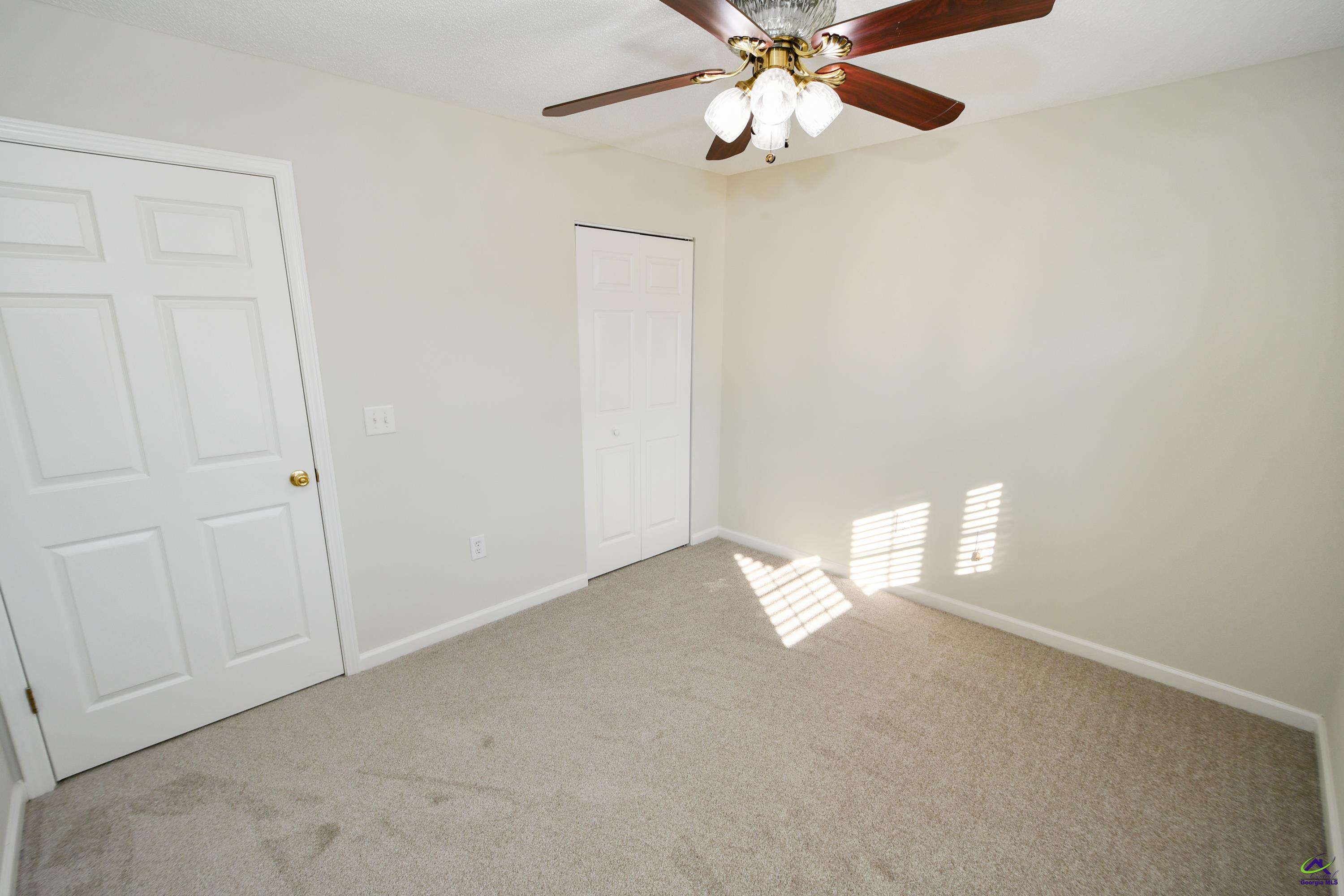 302 Deerfield Circle