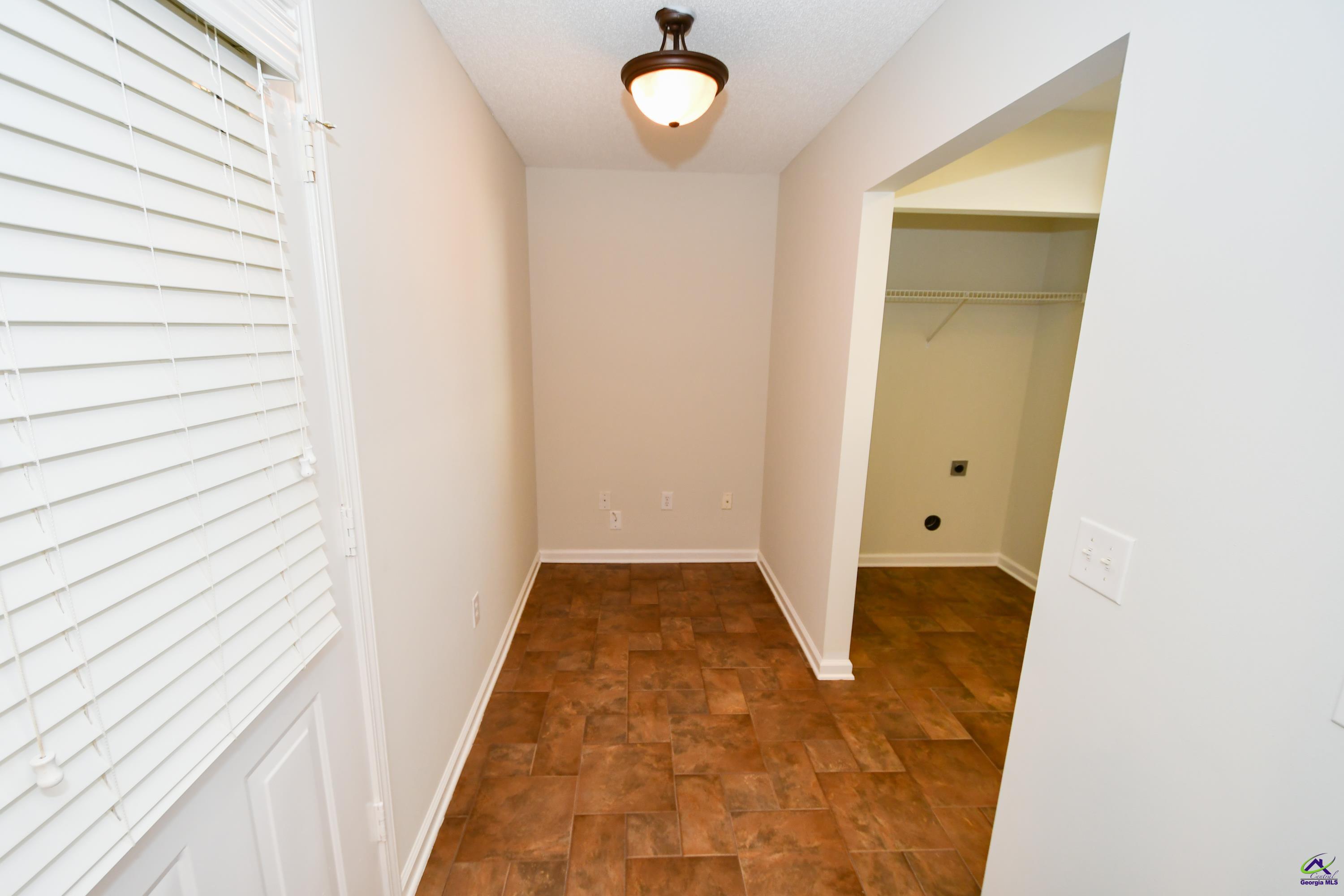 302 Deerfield Circle